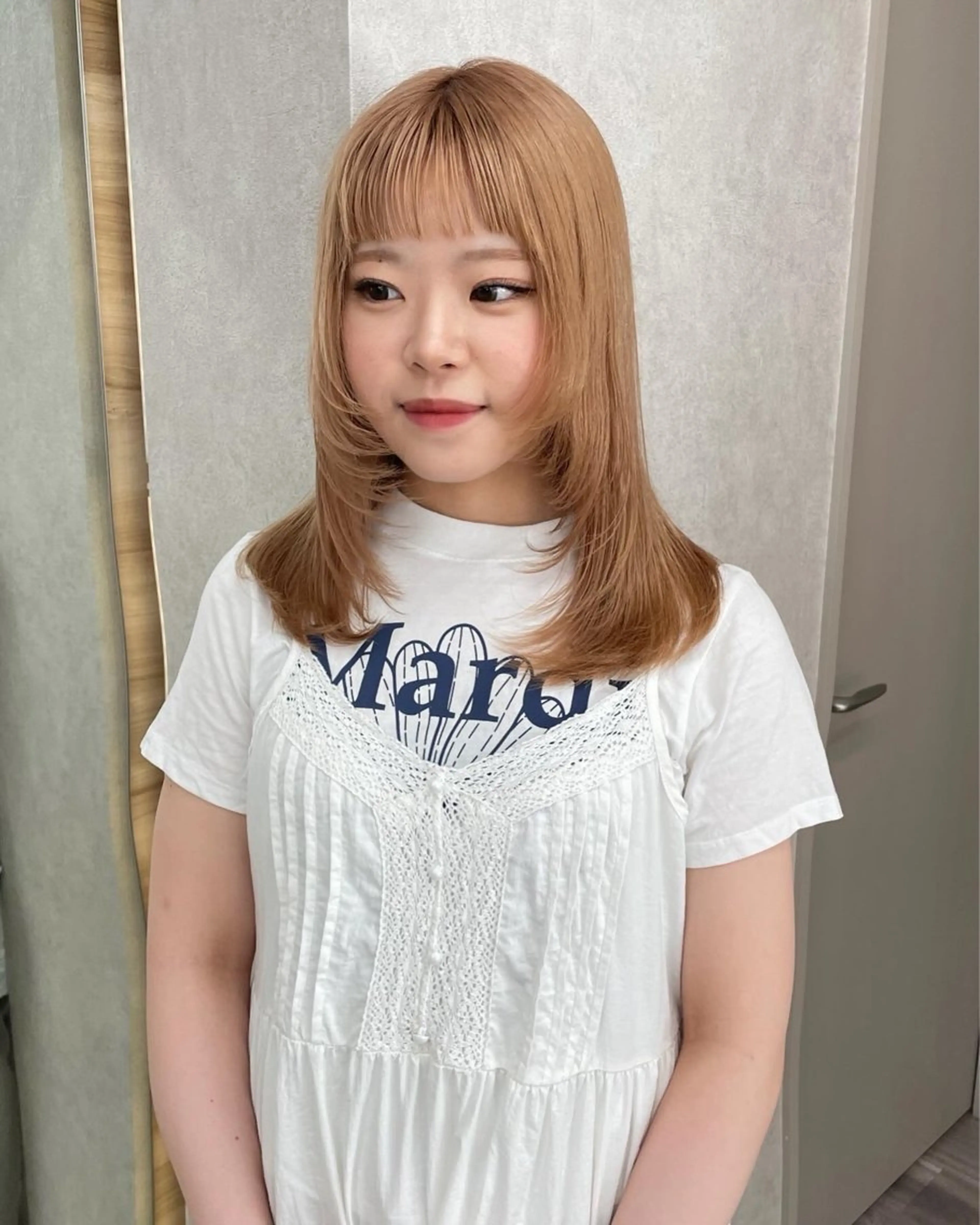 ミディアム カラー ブリーチ 顔まわりレイヤー 顔周りカット レイヤーカット カット ヘアカラー ブリーチ/ベージュ 💕/momoaのヘアスタイル