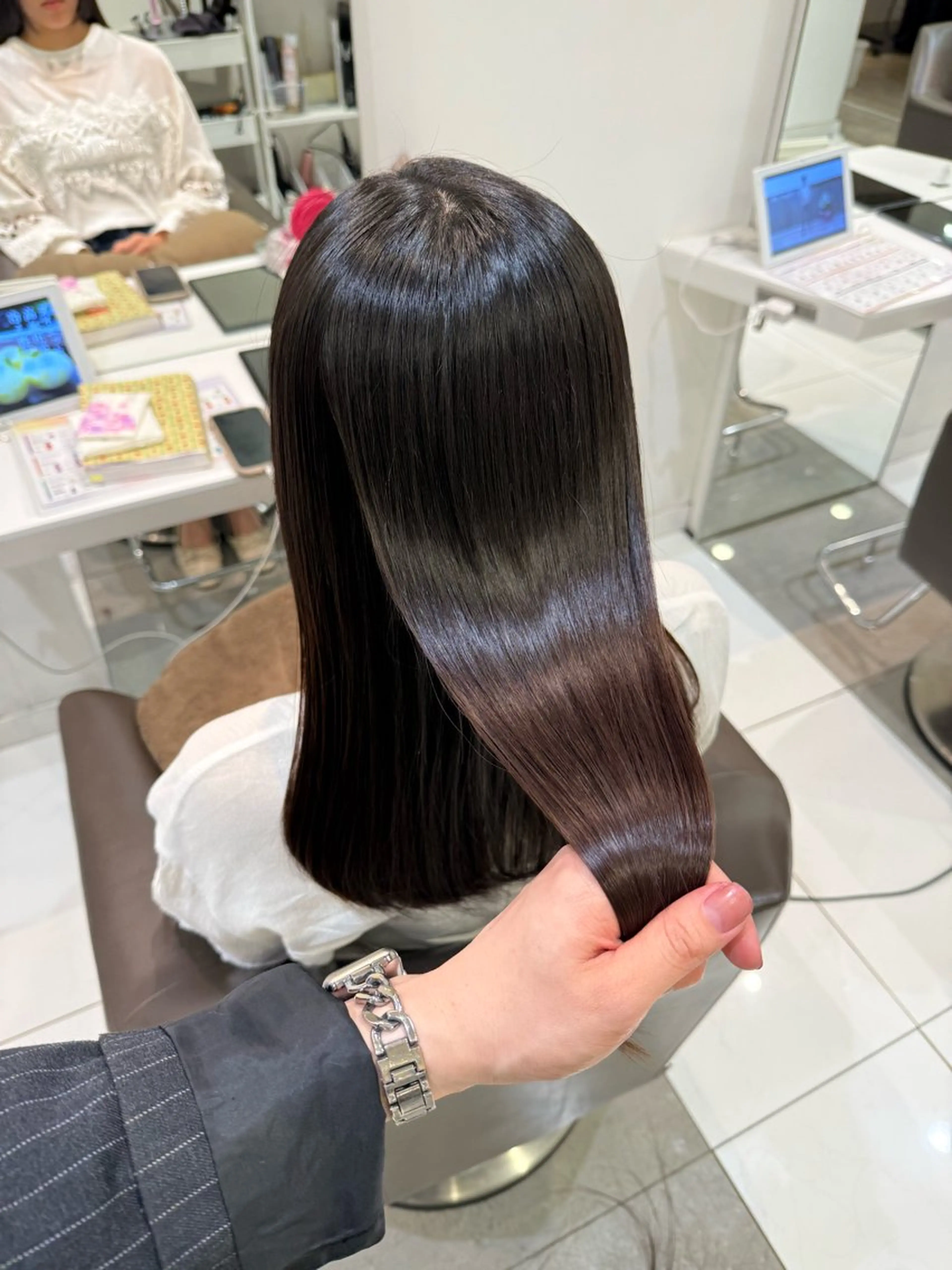 セミロング 髪質改善🩵/ YUMEのヘアスタイル