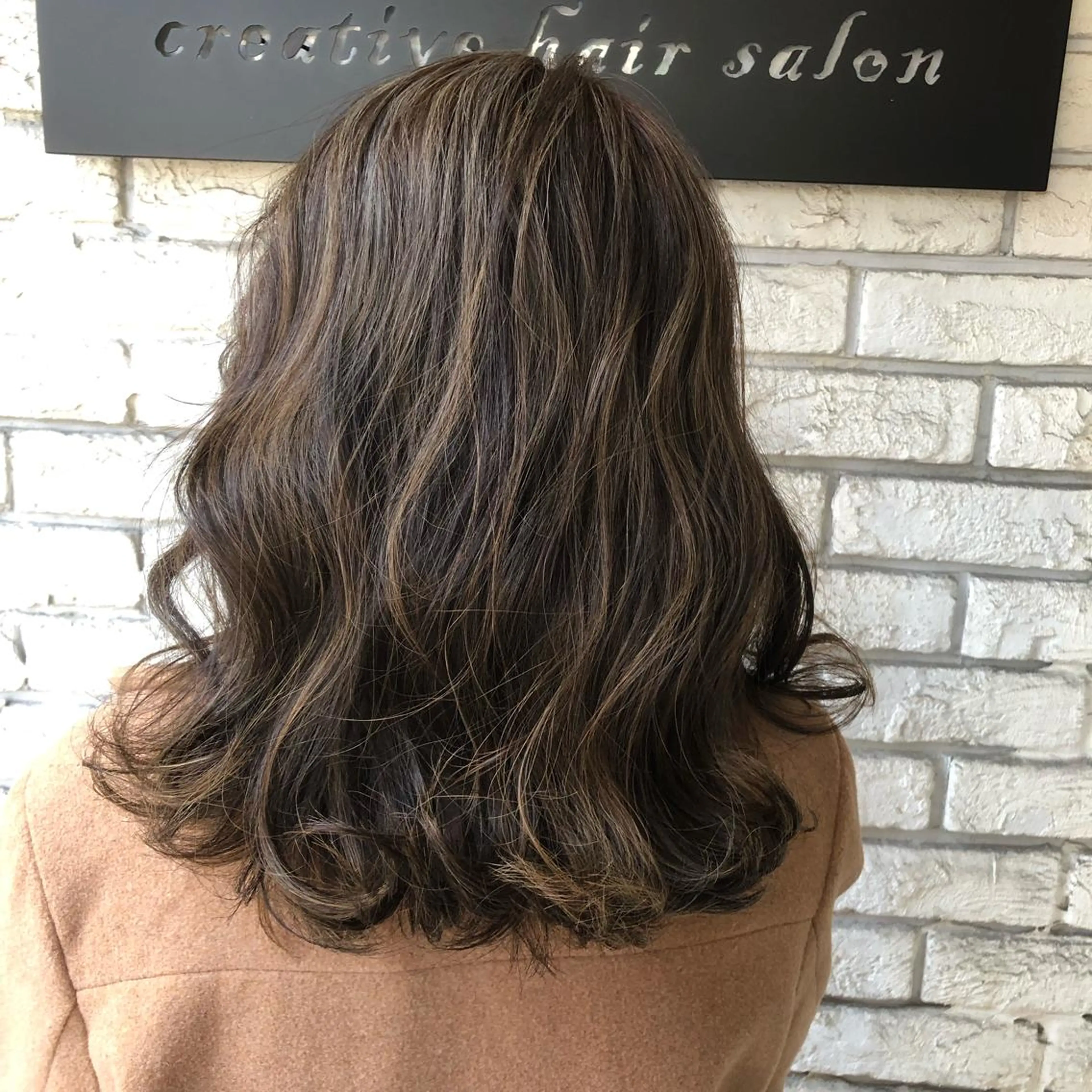 ミディアム カラー 工藤 綾華のヘアスタイル
