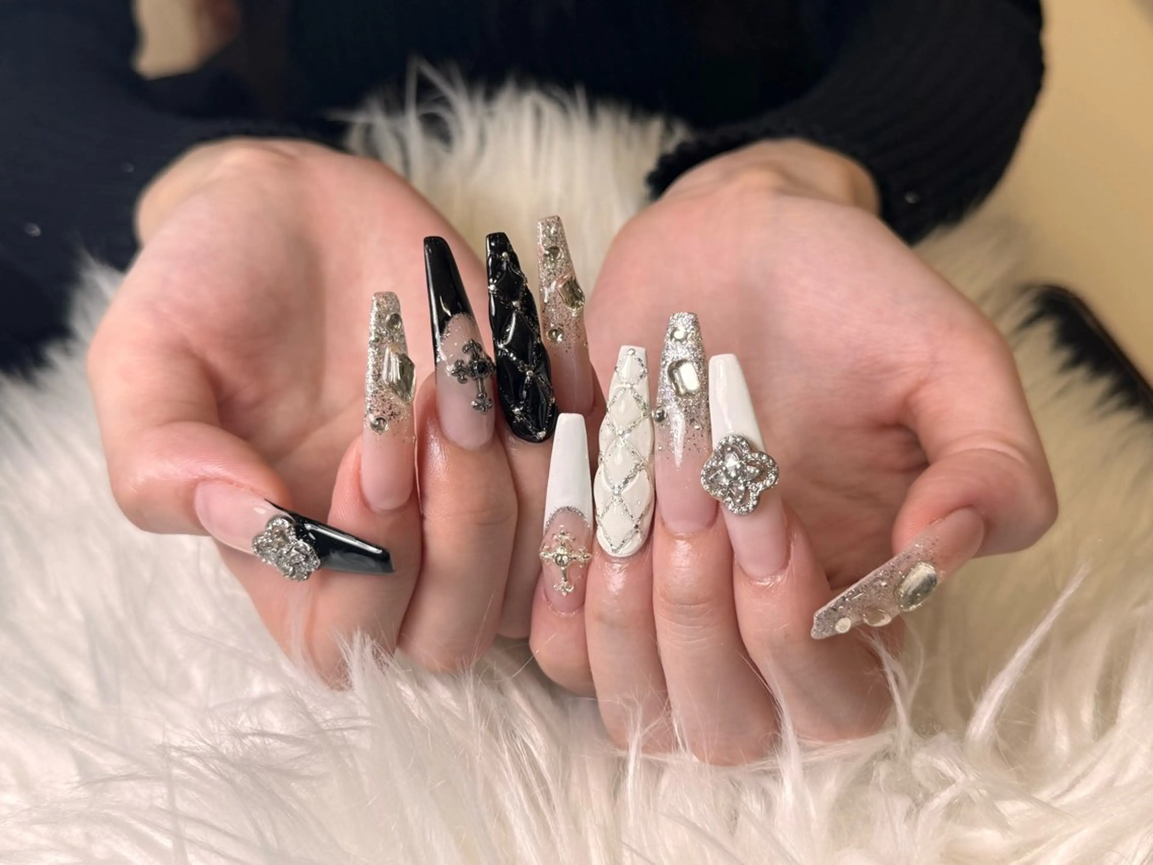 ネイル アートネイル ジェルネイル ゴージャス 韓国ネイル ロングネイル チャ ミーのネイルデザイン