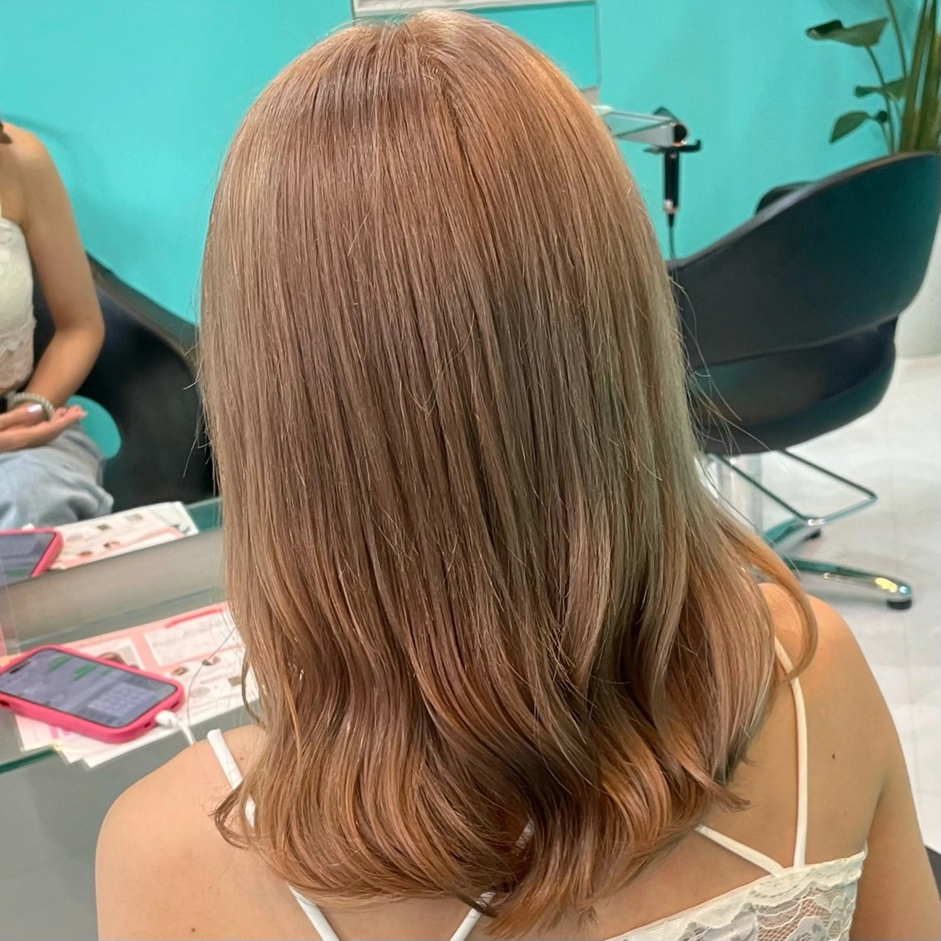 ミディアム カラー ベージュカラー ミルクティーベージュ Natsuki‎🤍 透明感×艶カラー🫧のヘアスタイル