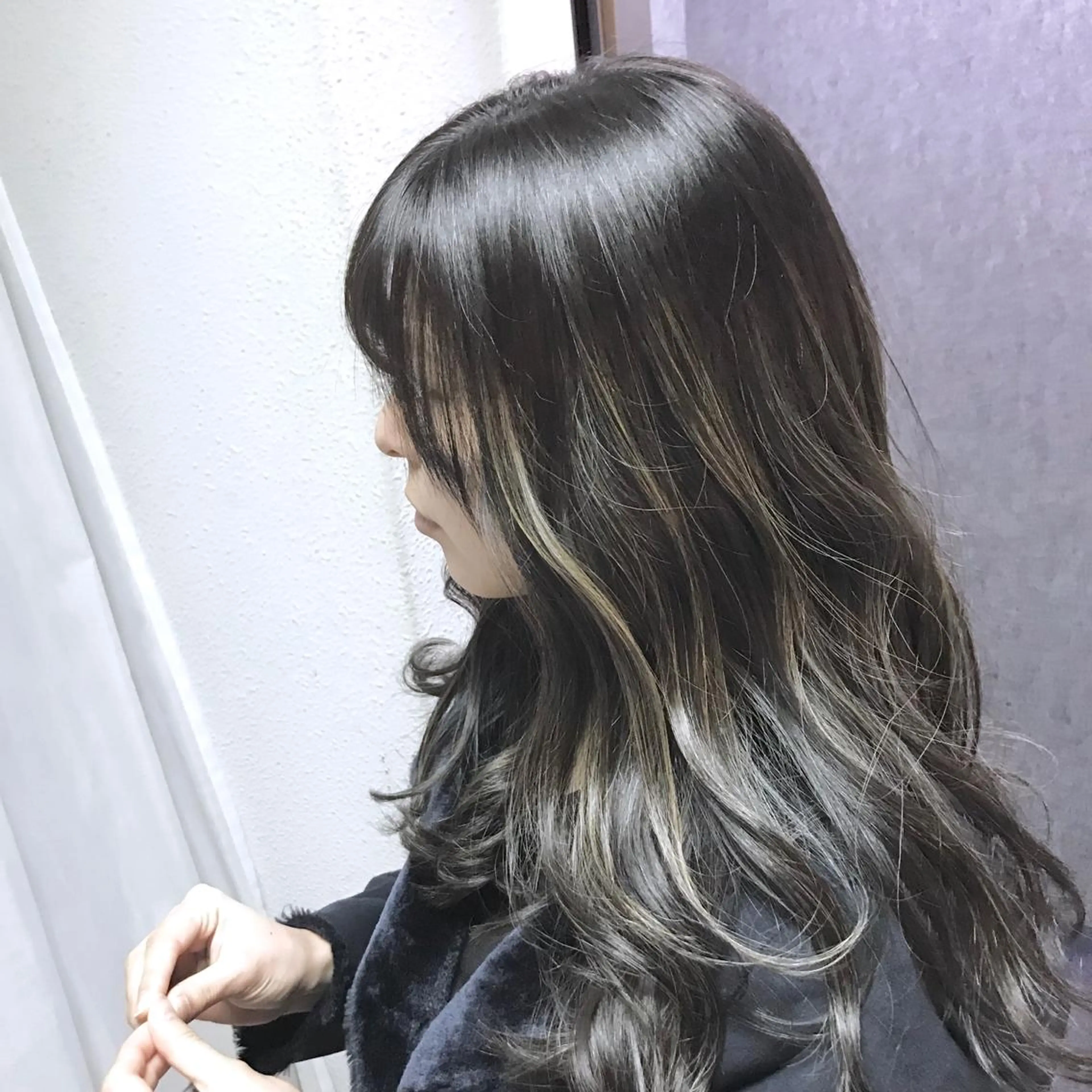 ロング カラー パーマ ヘアアレンジ ダークグレー ダークグレージュ グレージュ ハイライトカラー ハイライト ヘアカラー filo byFeria渋谷所属・縮毛矯正/美髪 髪質改善/石田幸輔のヘアスタイル