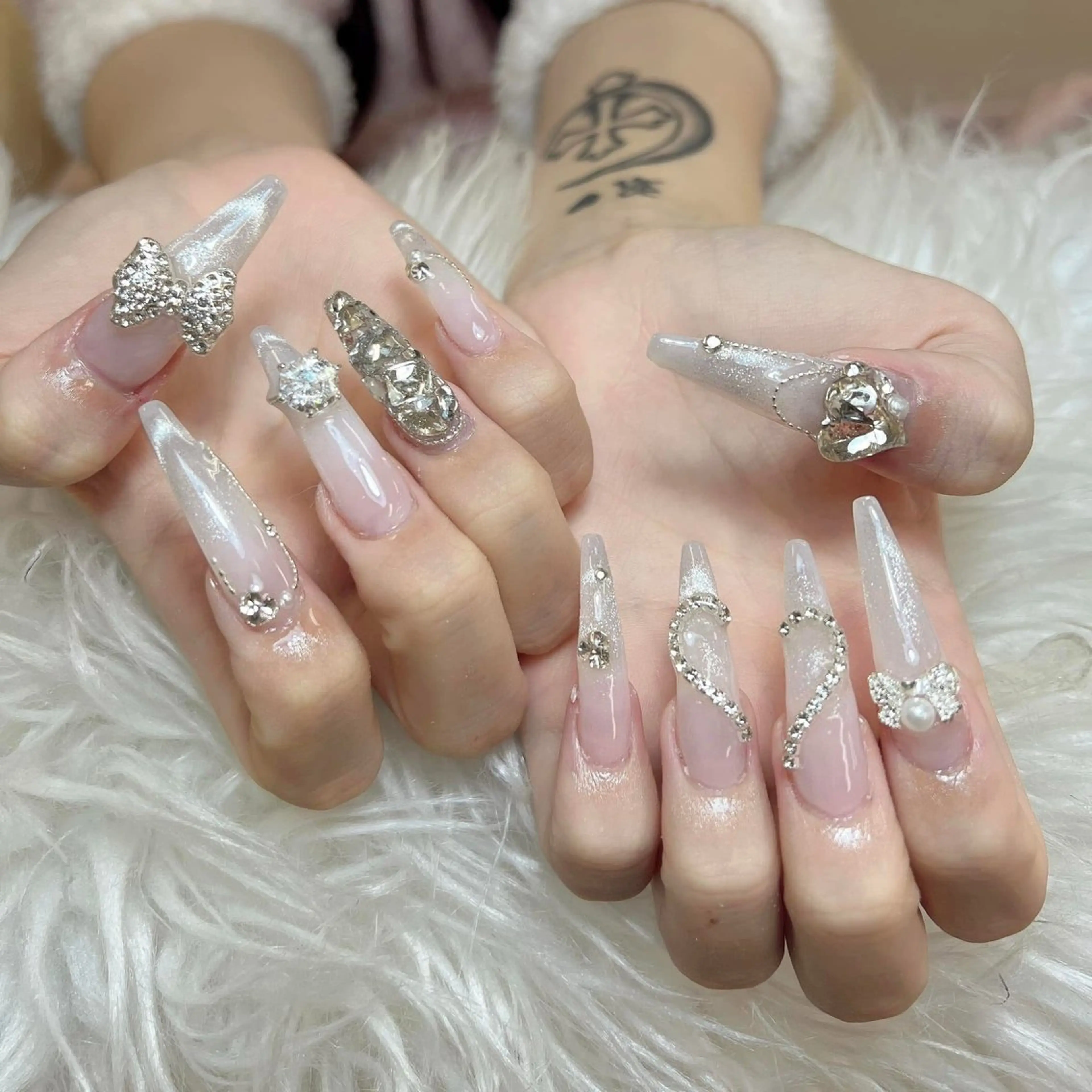 ネイル アートネイル オーロラネイル チークネイル 長さ出し フットネイル ハンドネイル フットネイル ハンドケア Noiranail_ studio川越西口のネイルデザイン