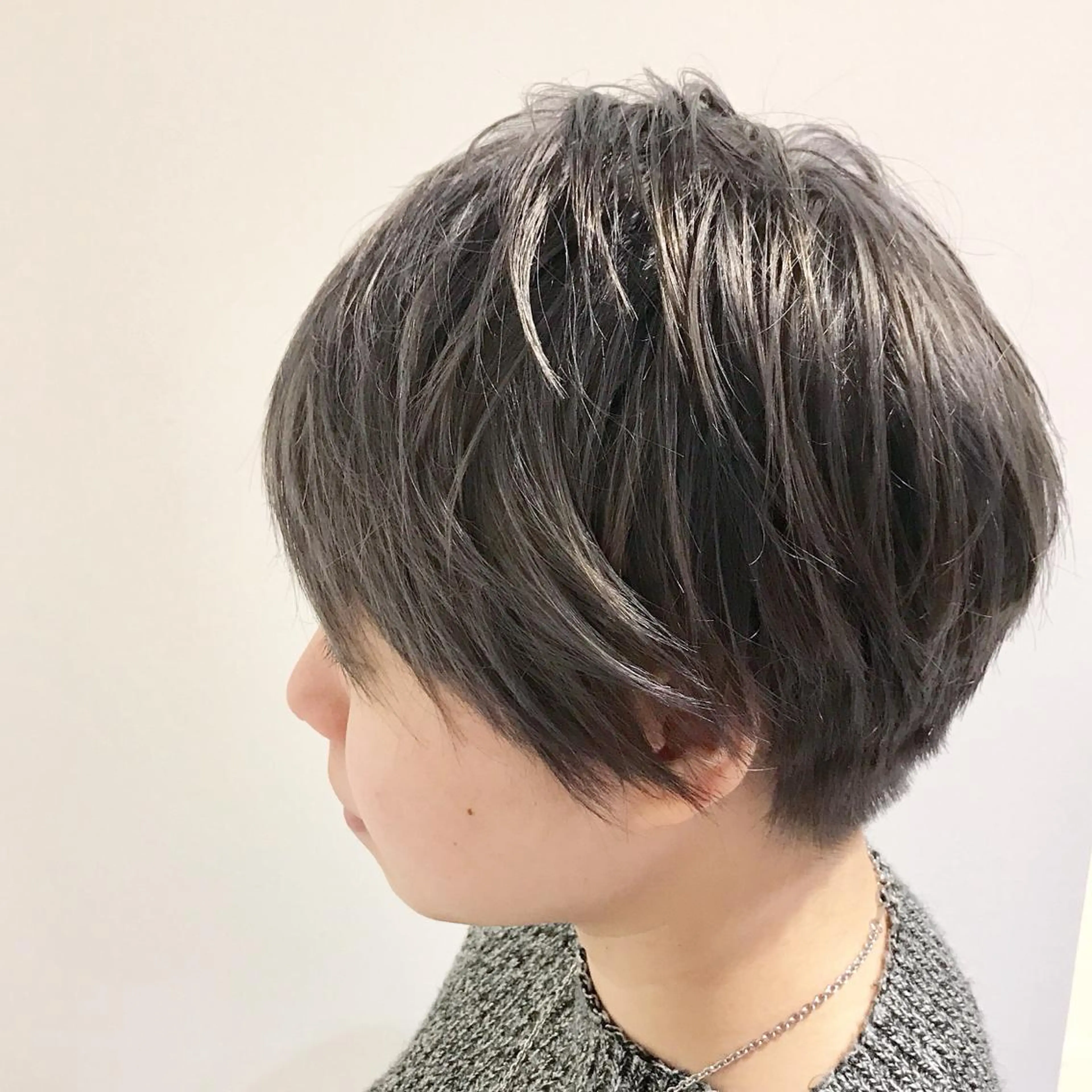 ショート カラー グレージュ シルバー シルバーグレージュ ショートヘア💫 ハイトーン西田拓馬のヘアスタイル