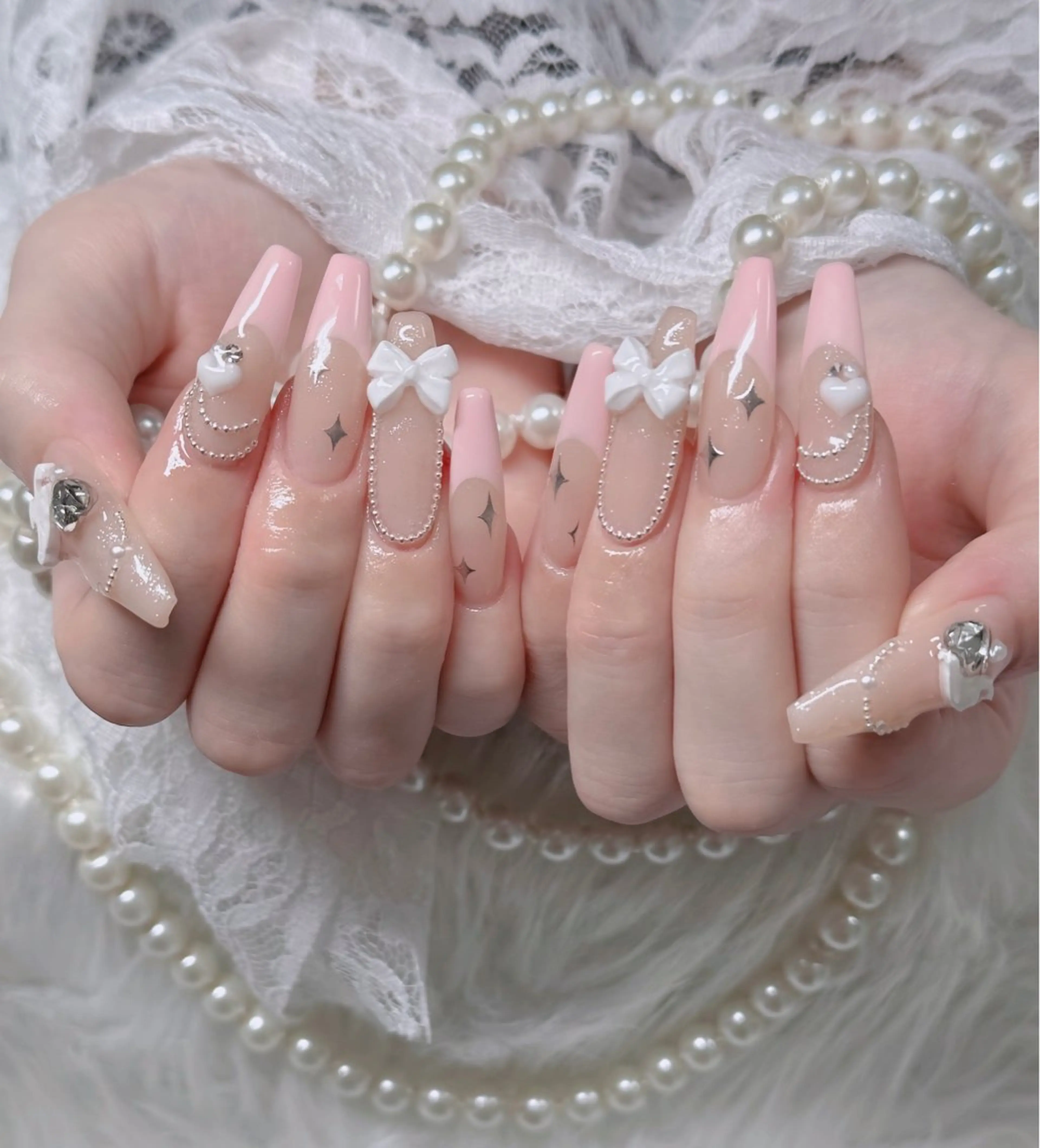 ネイル オーロラネイル フレンチネイル ジェルネイル ハロウィン キラキラネイル ハンドネイル H.baby Nail Salonのネイルデザイン