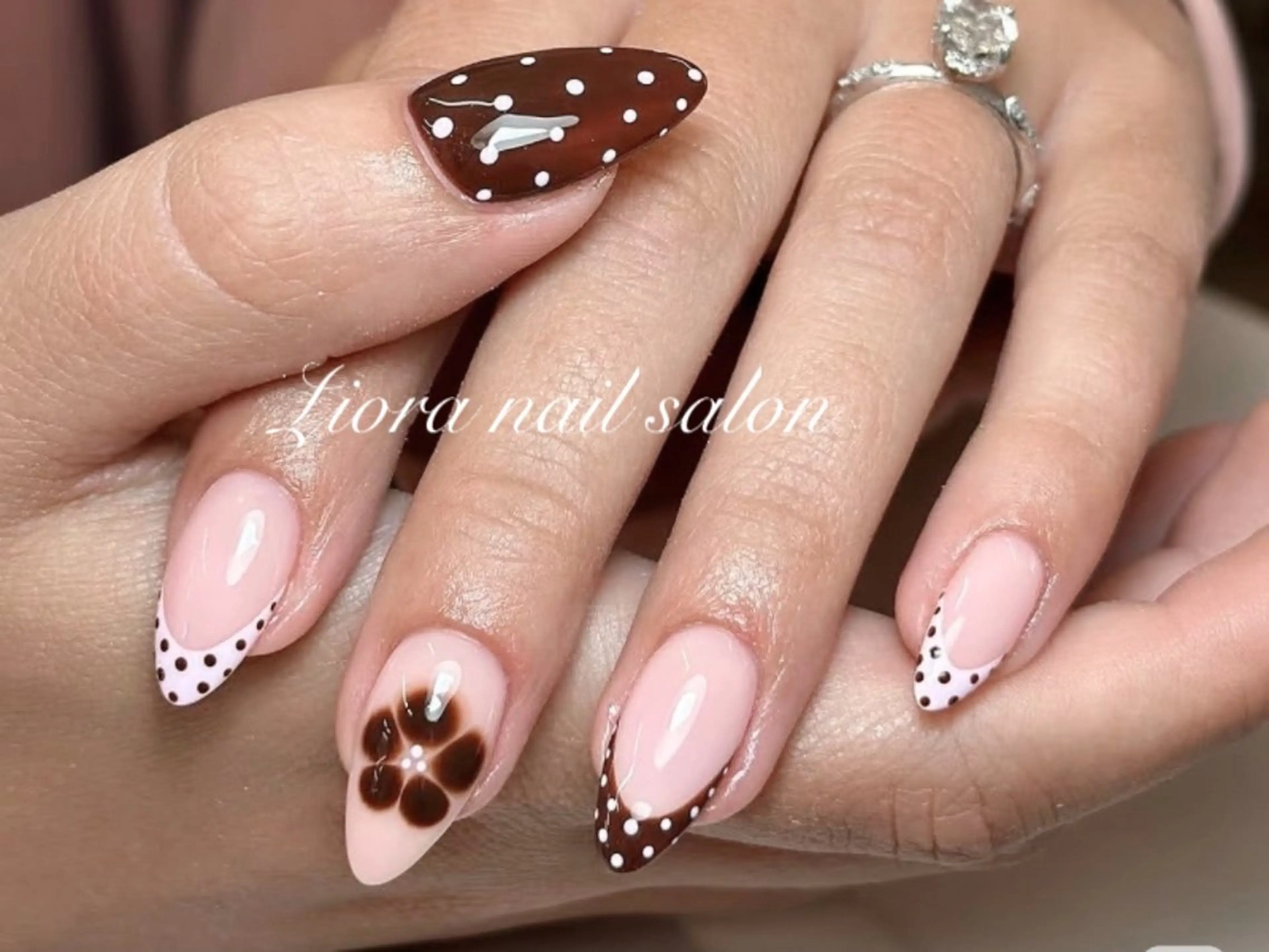 ネイル フレンチネイル ジェルネイル ガーリー グラデーション キラキラネイル ハンドネイル Liora nail スカルプ専門店のネイルデザイン