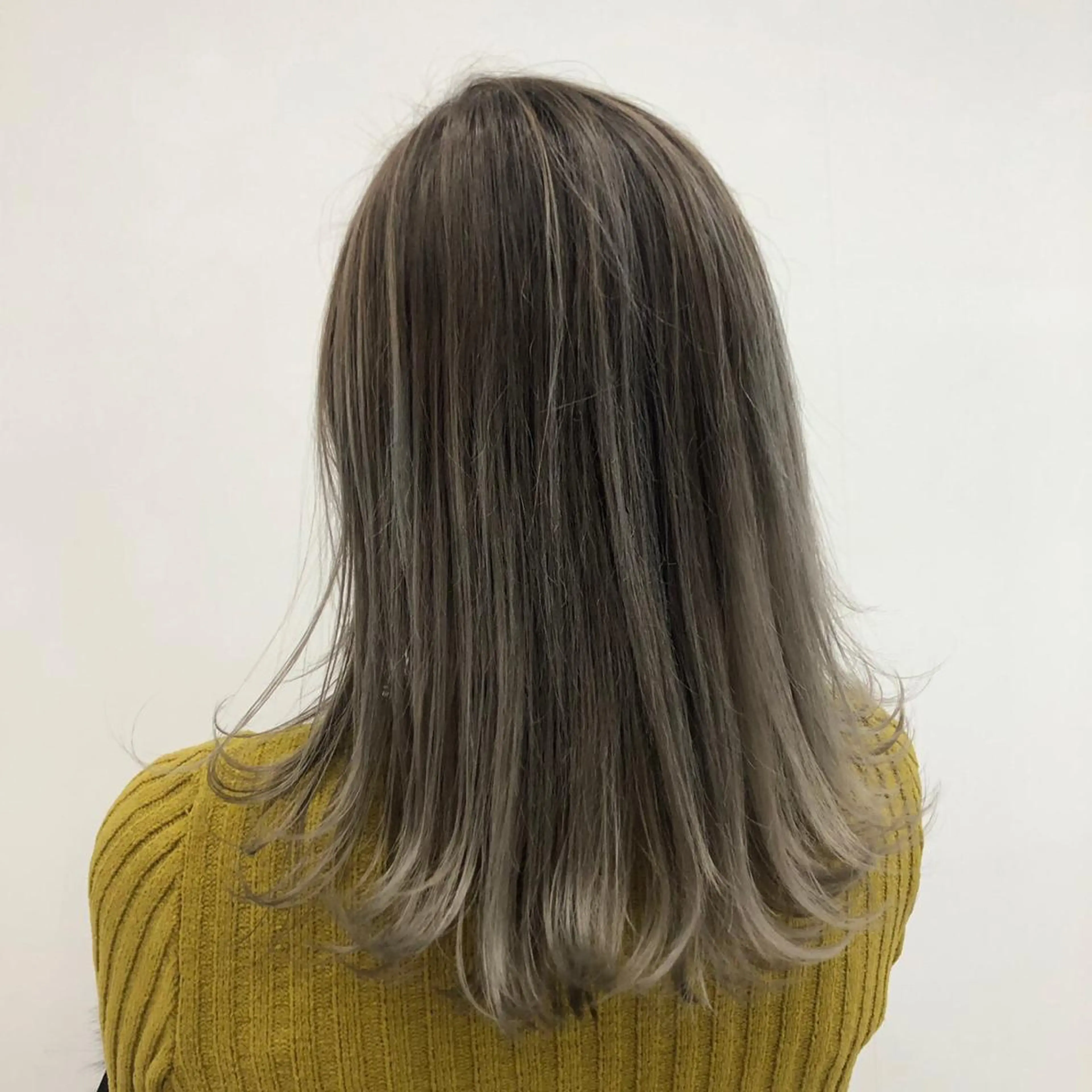 セミロング カラー ヘアアレンジ キッズ アディクシーカラー バレイヤージュ ミストバング ベージュカラー 黒髪 カラー特化サロン Eir心斎橋のヘアスタイル