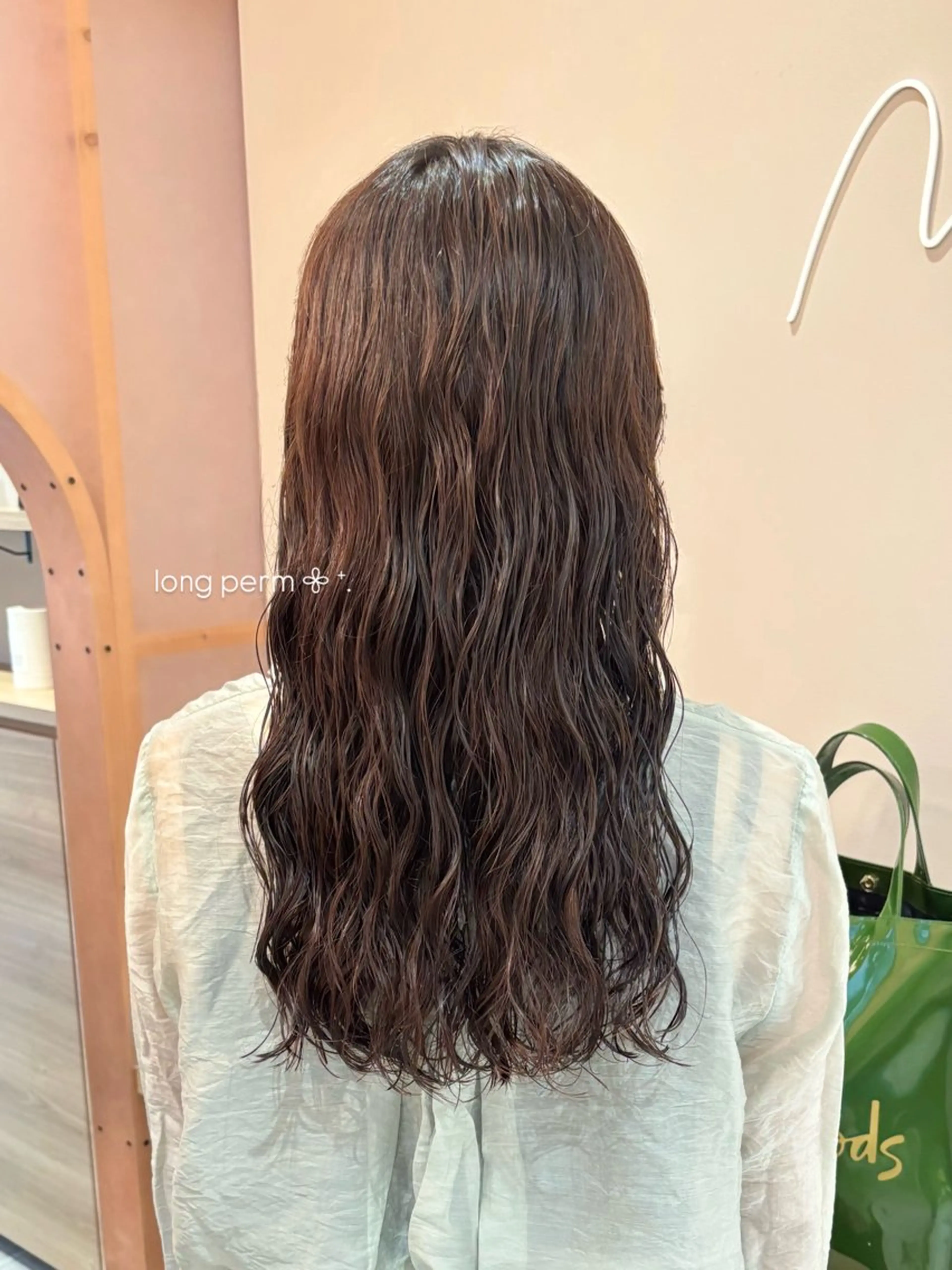 ロング パーマ カット ヘアカラー パーマ トリートメント 谷川 優奈のヘアスタイル