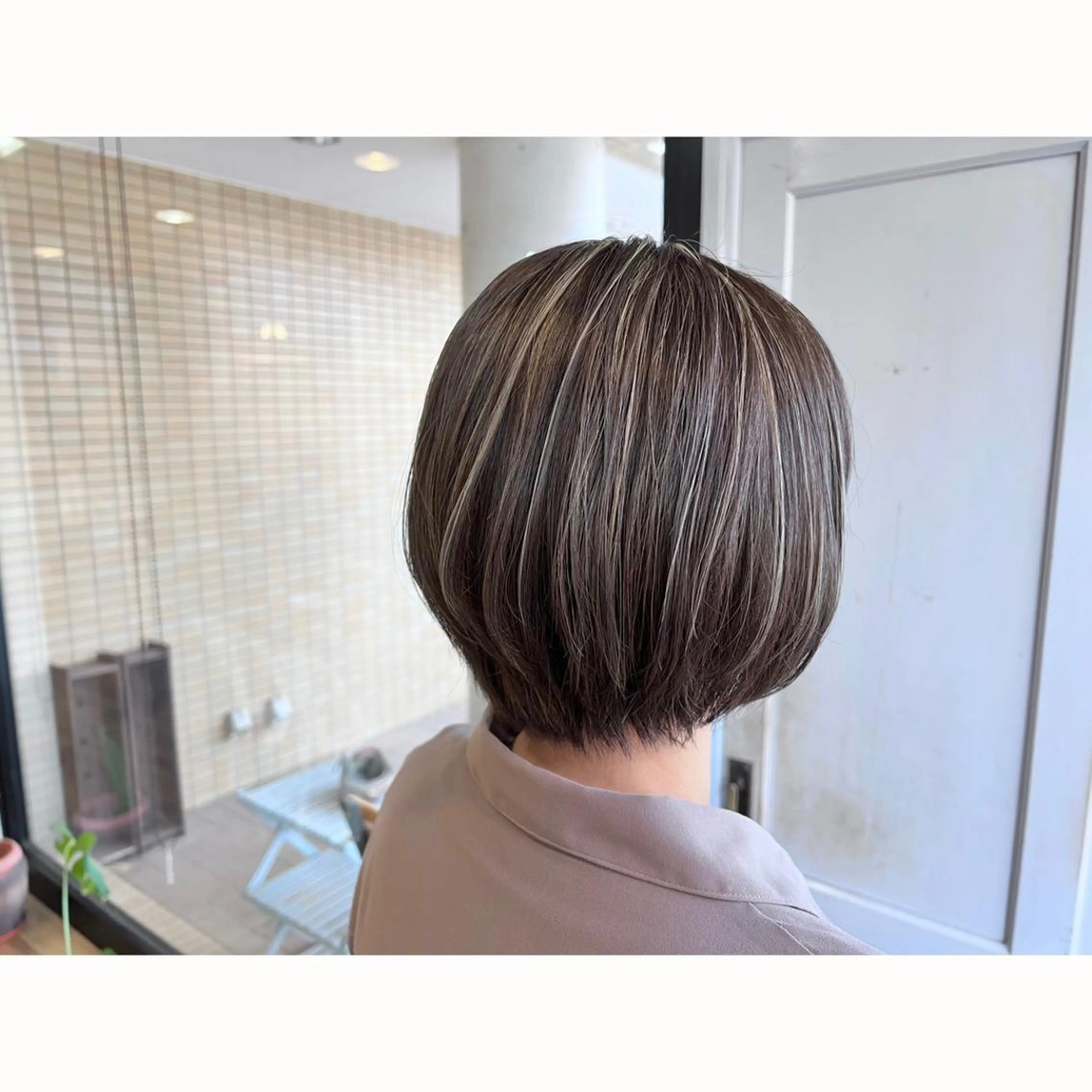 ショート カラー アッシュ ハイライトカラー ハイライト ヘアカラー トリートメント ツキダテ ユイのヘアスタイル