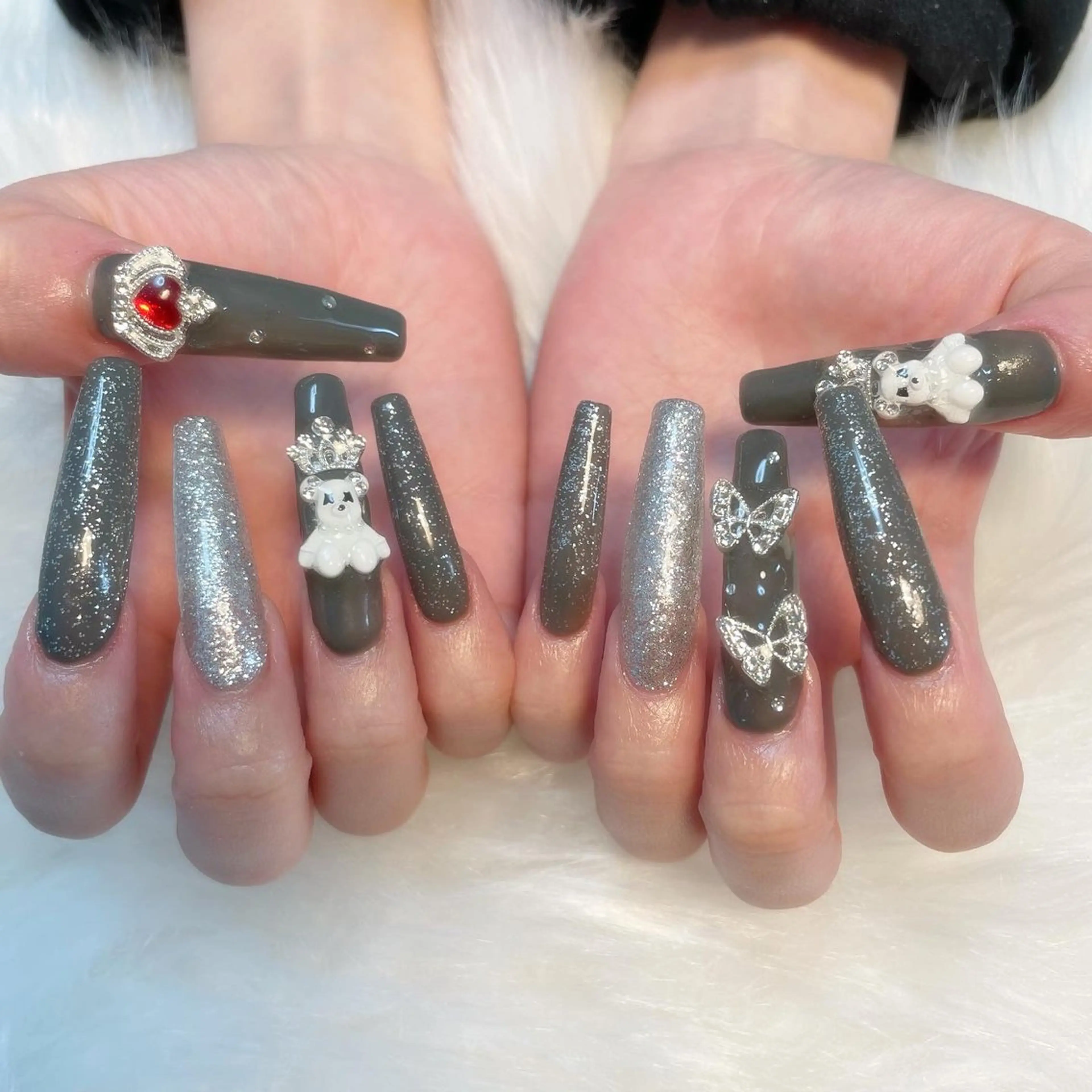 ネイル ハンドネイル ゴテゴテ💙ワンホン リオナのネイルデザイン