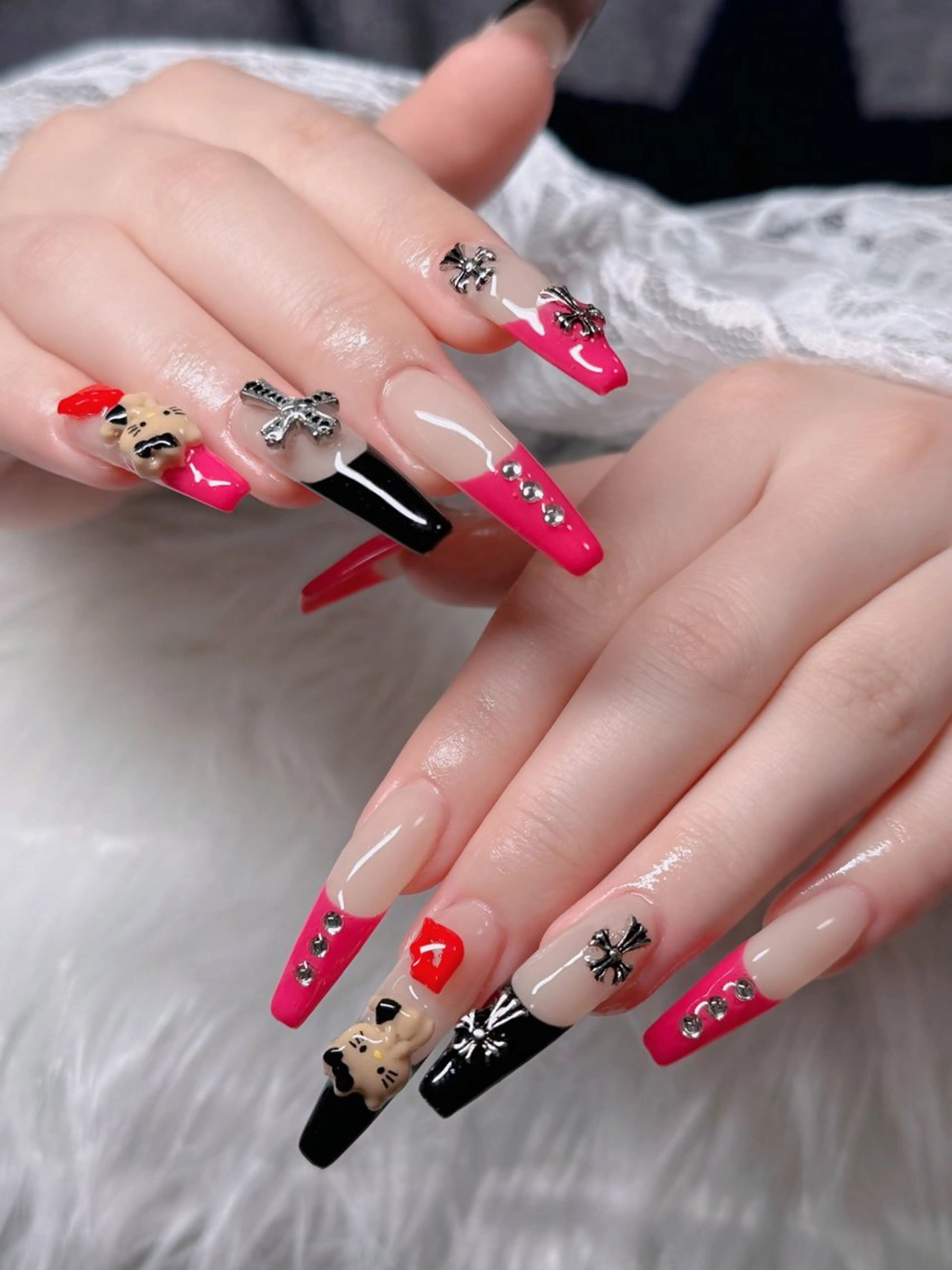 ネイル フレンチネイル ジェルネイル ハロウィン キラキラネイル 韓国ネイル H.baby Nail Salonのネイルデザイン