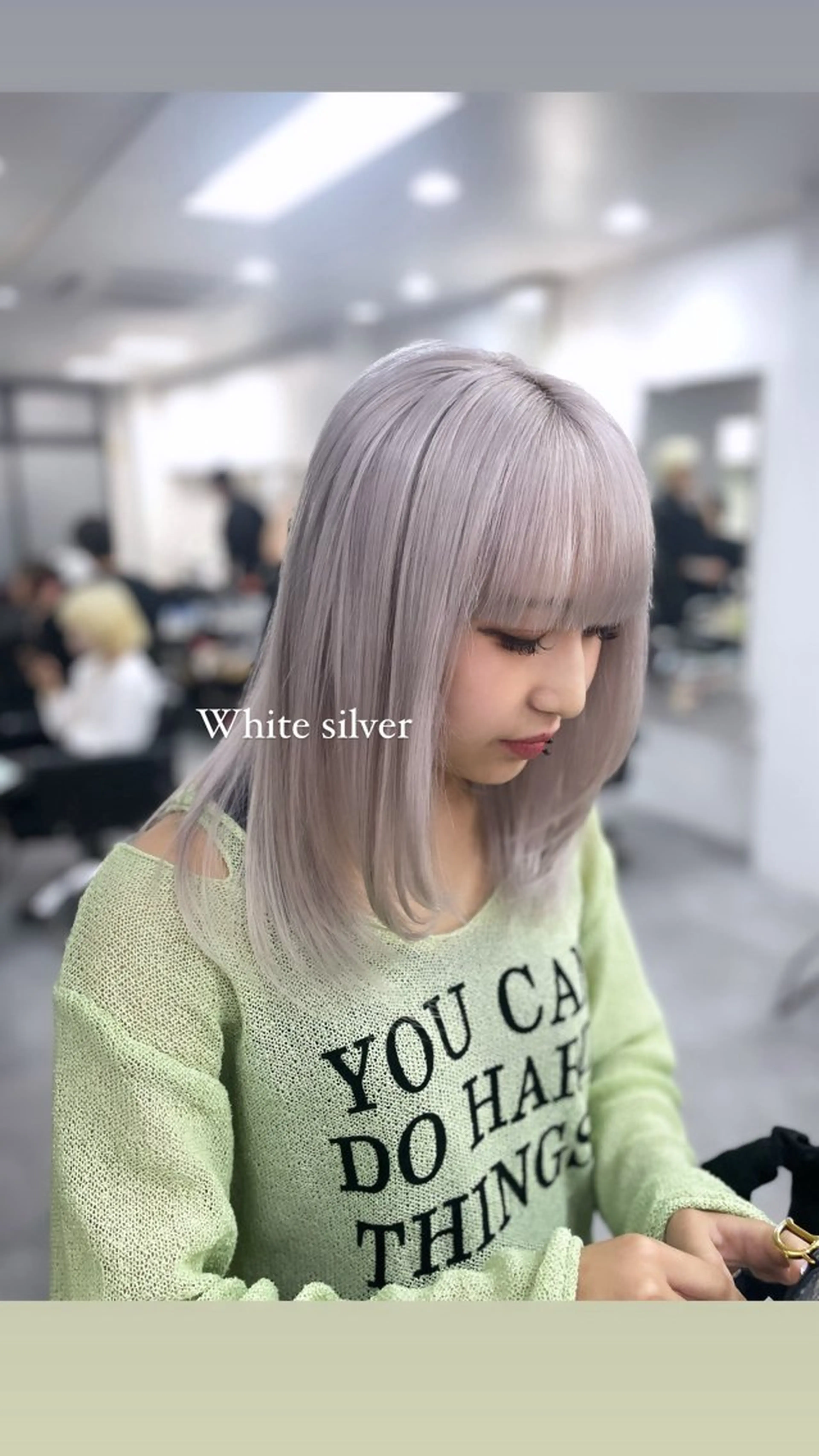 ミディアム カラー シルバー ホワイトシルバー ヘアカラー トリートメント asumi/栄/ハイ トーン/ブリーチ/のヘアスタイル