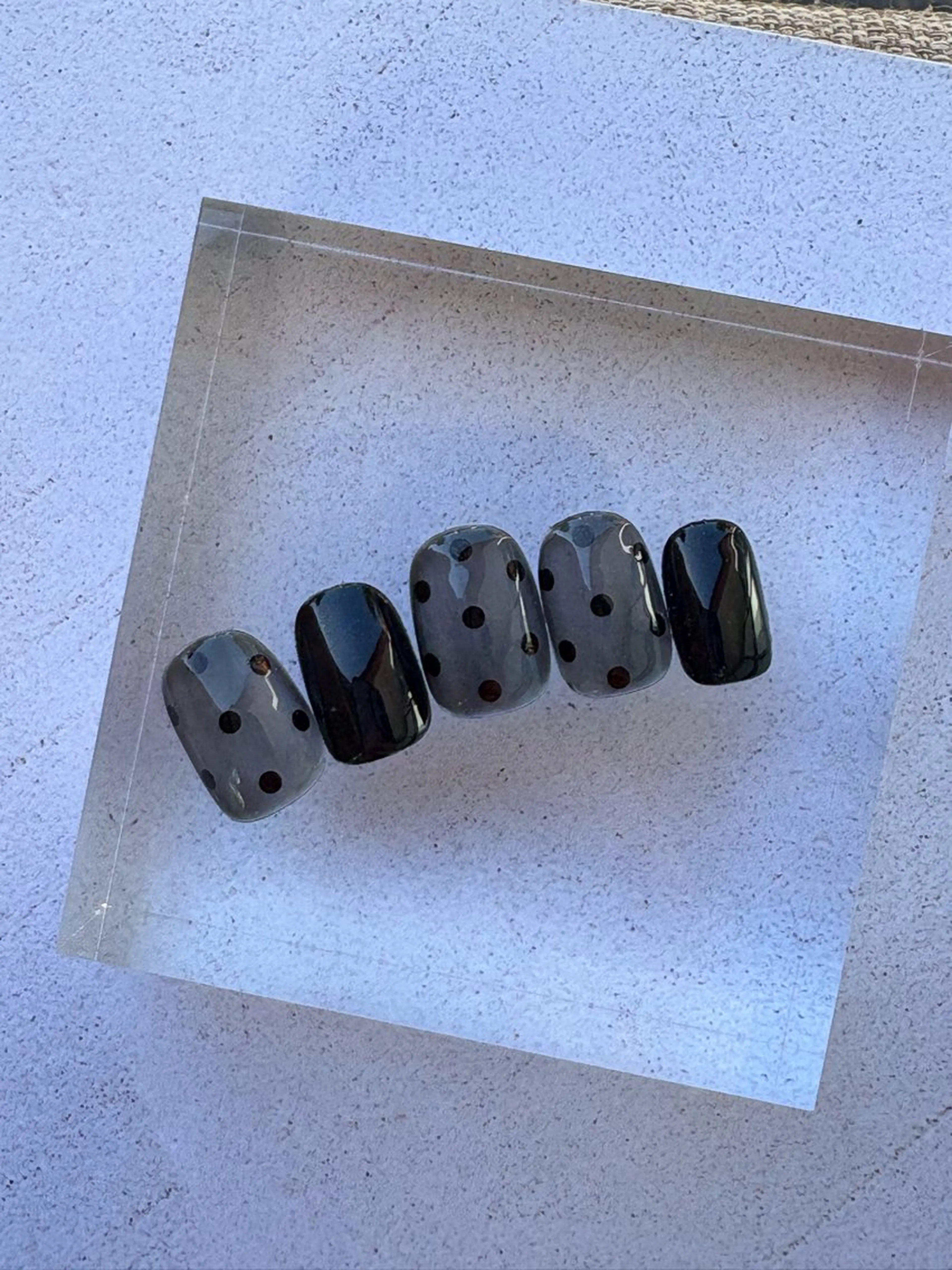 ネイル クリアネイル ドット 大町 寧々嘉のネイルデザイン