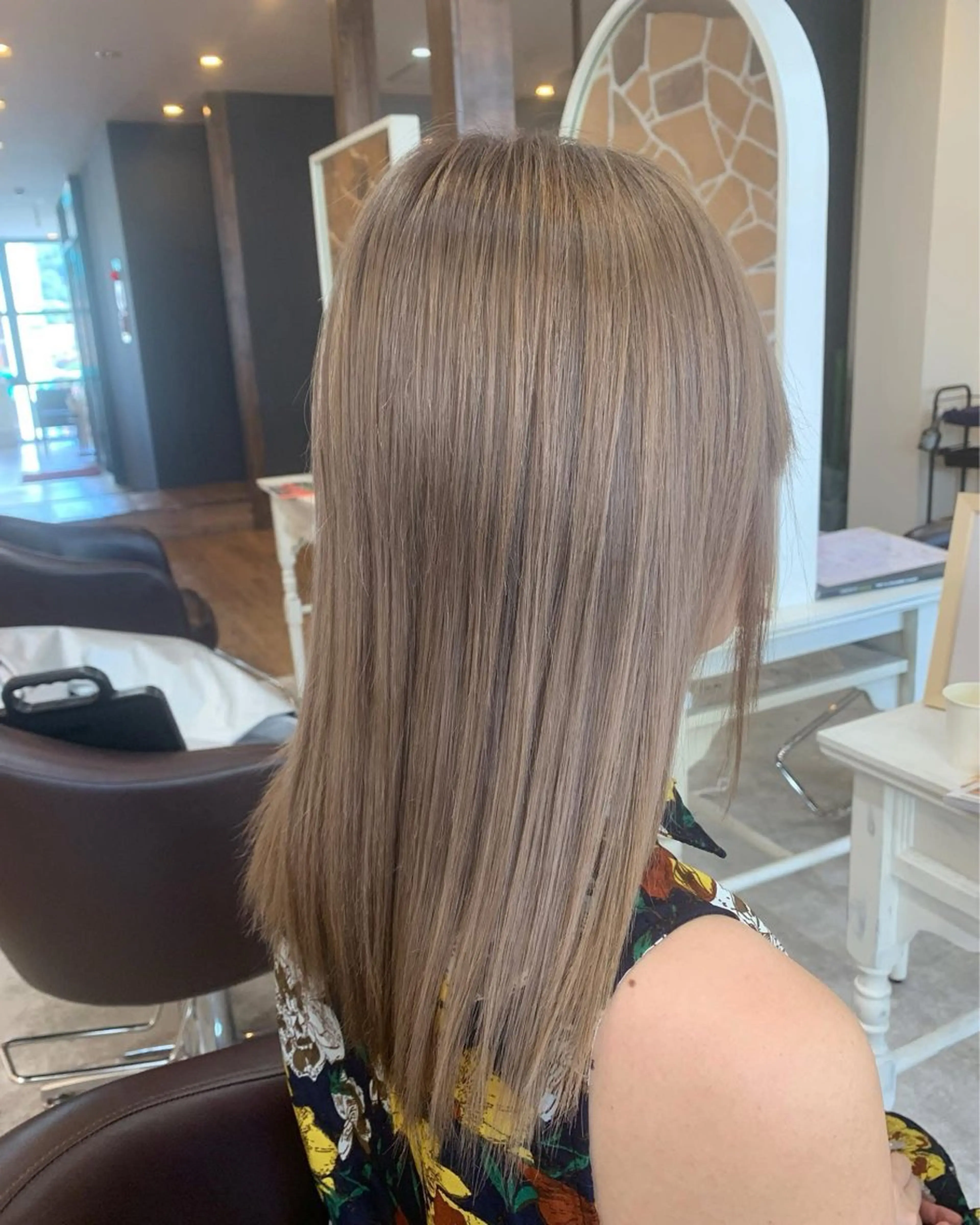 新卒キャンペーン💕新卒の方対象で全体ケアブリーチ＋煌水フルボ酸ヘアカラー➡︎¥7,700🌈✨の写真