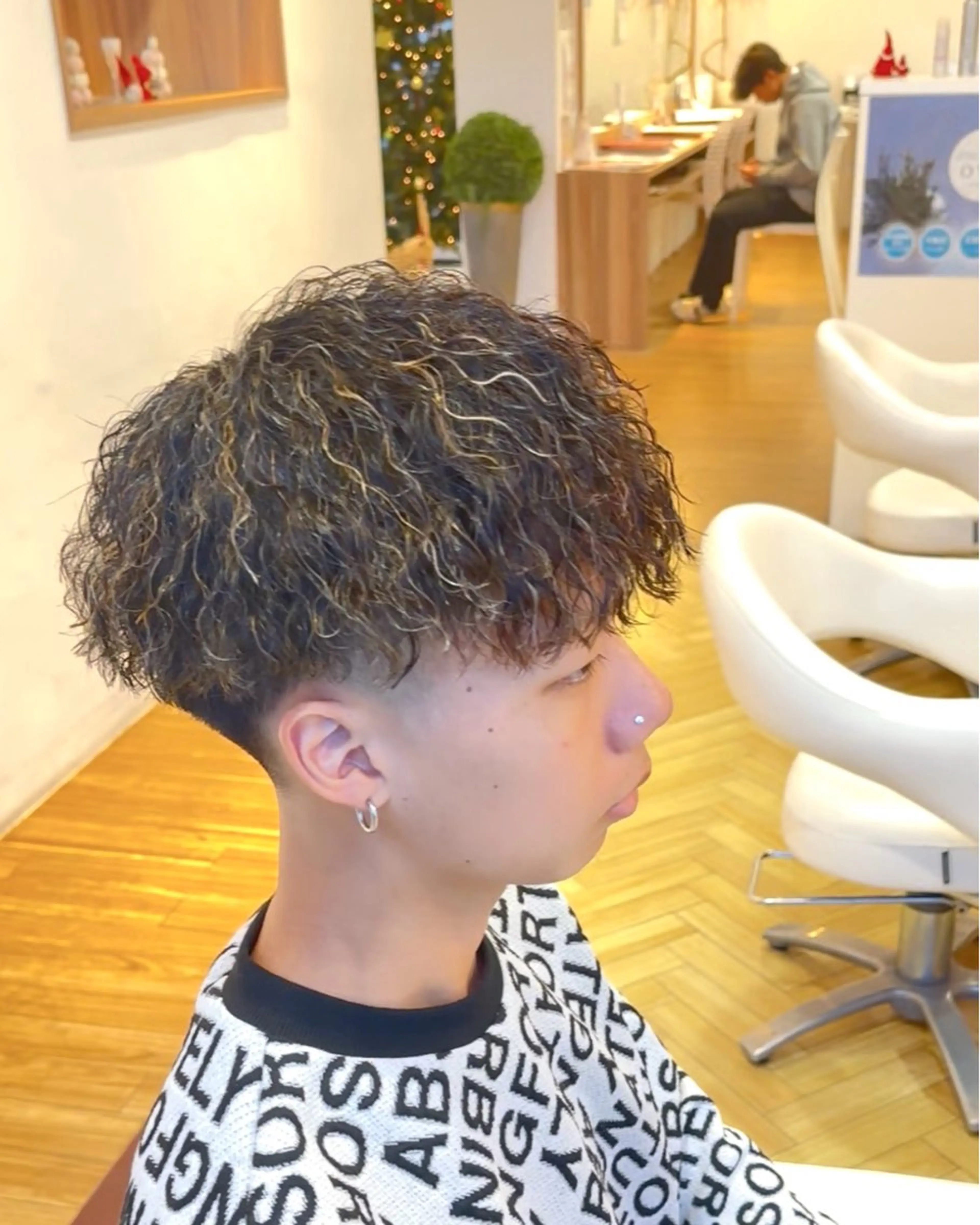 パーマ メンズ メンズハイライト マッシュ カット パーマ 川地 由麿のヘアスタイル