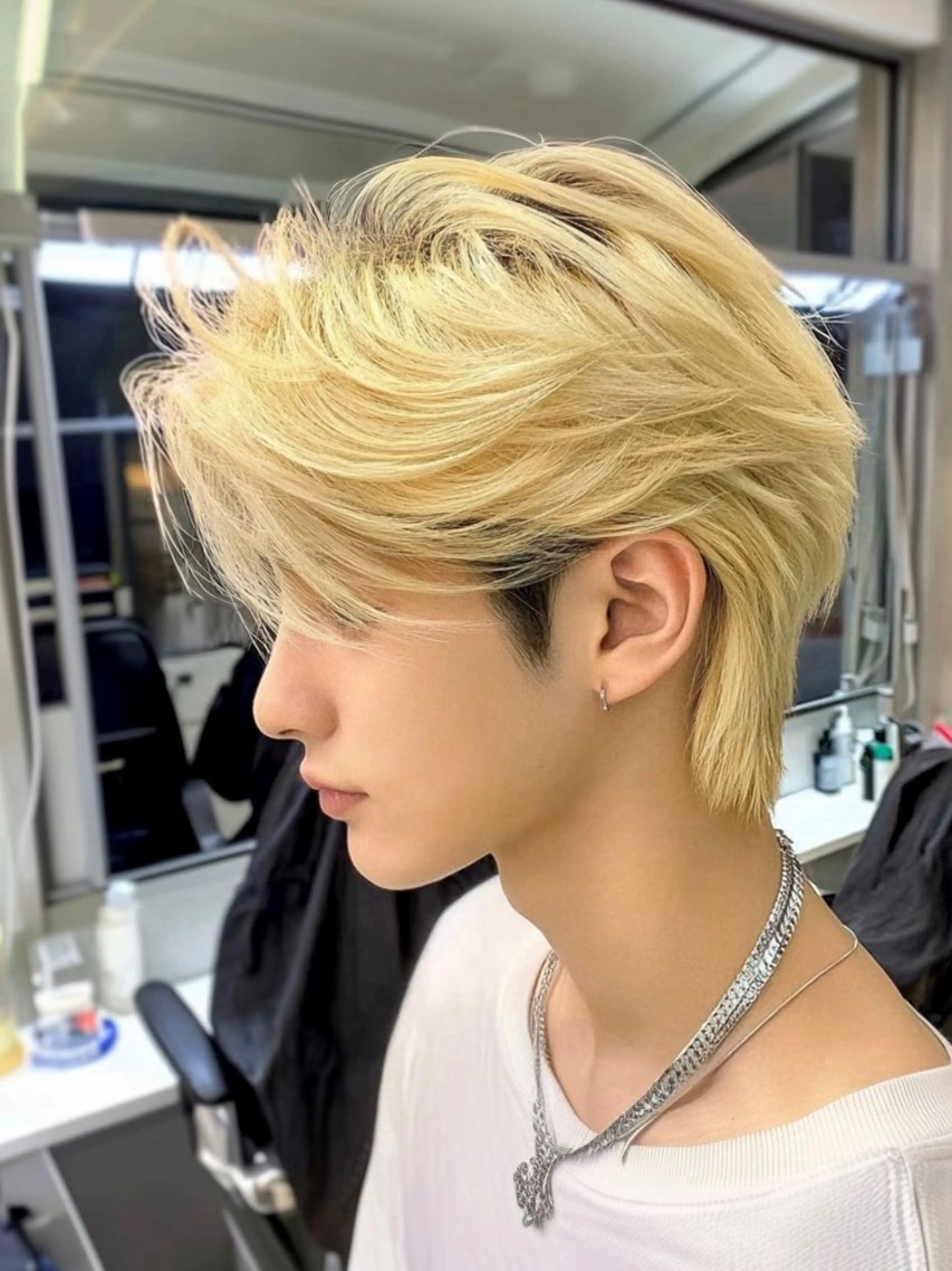 ミディアム メンズ カット ヘアカラー メンズハイトーン メンズバレイヤージュのヘアスタイル