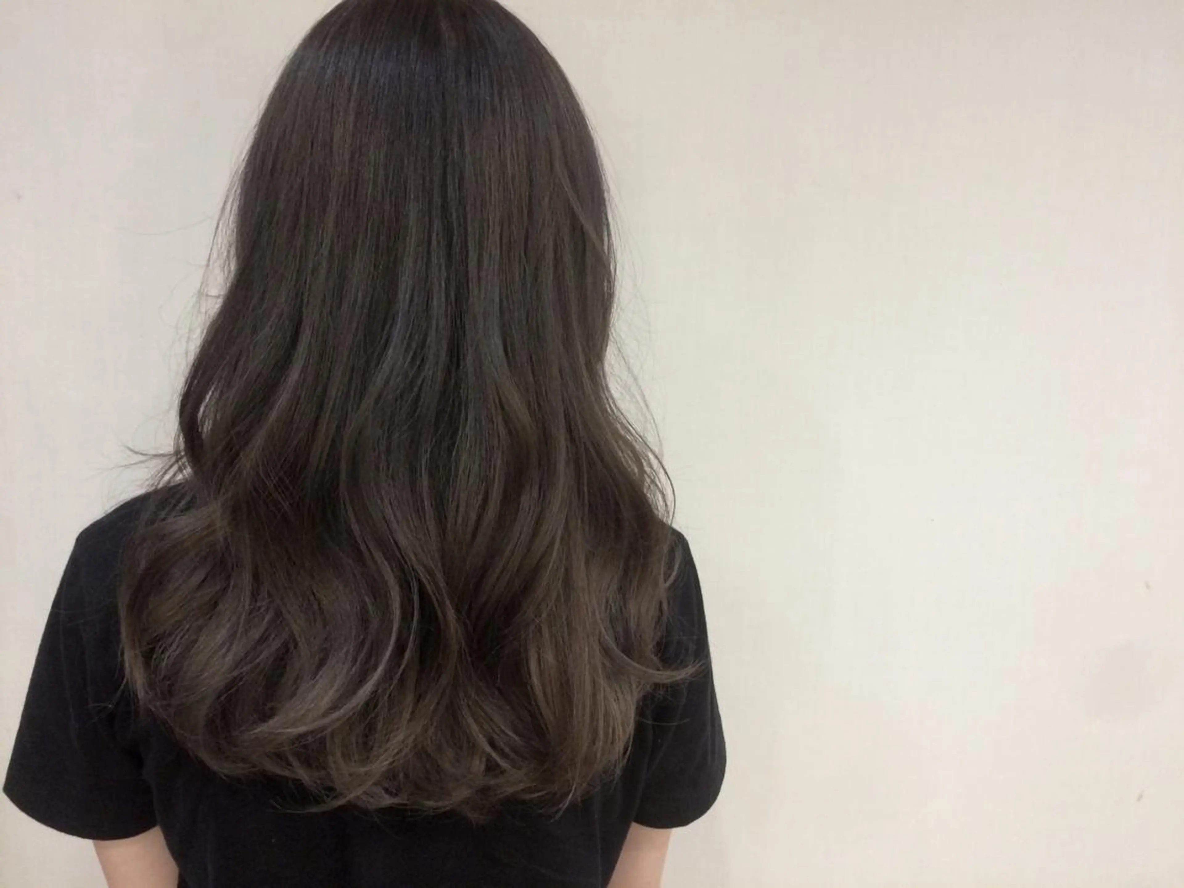 ショート ミディアム セミロング ロング カラー アッシュ グラデーションカラー イルミナカラー 日々所属・谷 大地のヘアスタイル