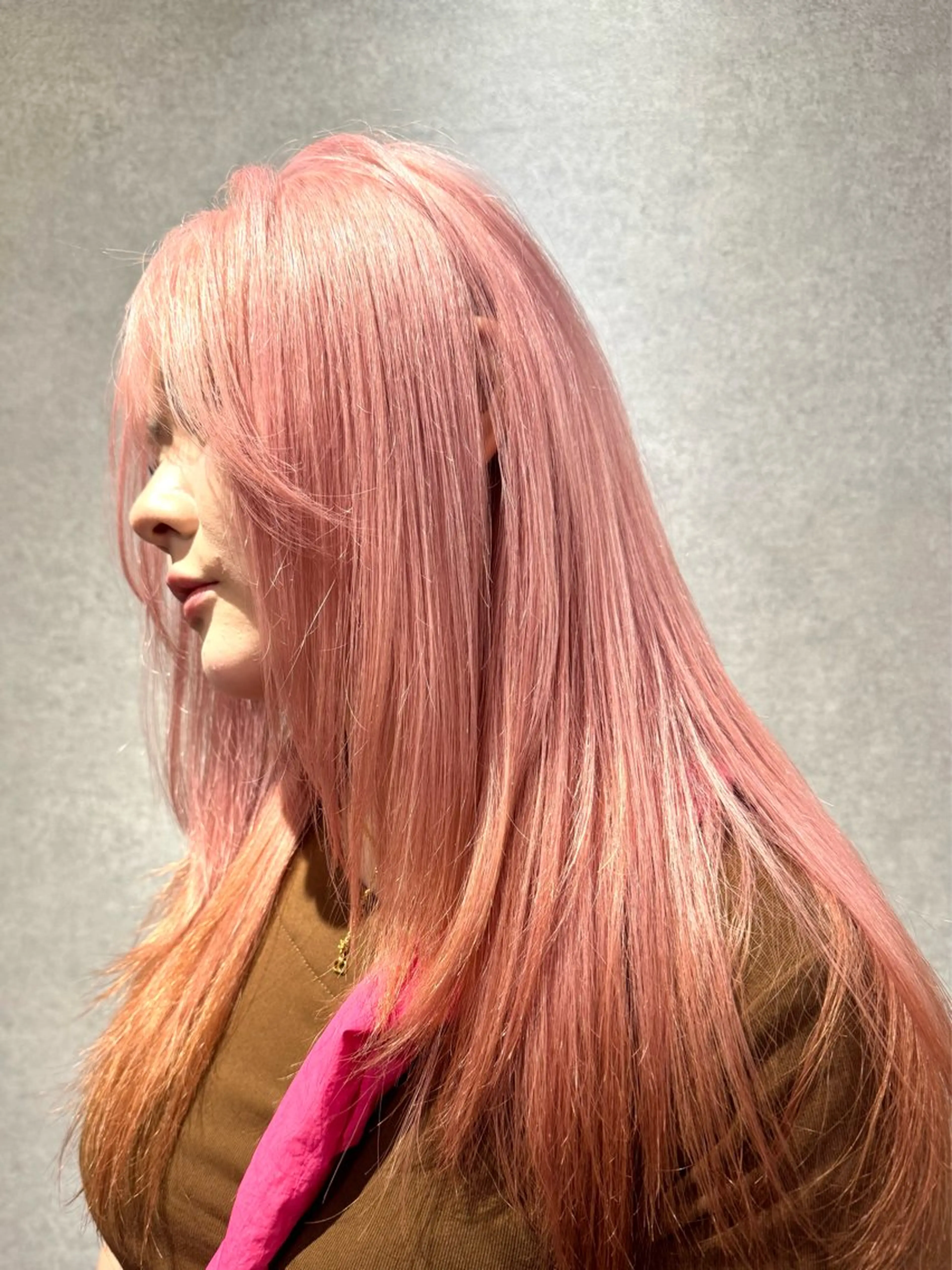 ロング カラー ベージュカラー ハイトーンカラー ピンクカラー ピンクベージュ レイヤーカット ヘアカラー トリートメント ハイトーン/レイヤー /ウルフ⭐️永田⭐️のヘアスタイル