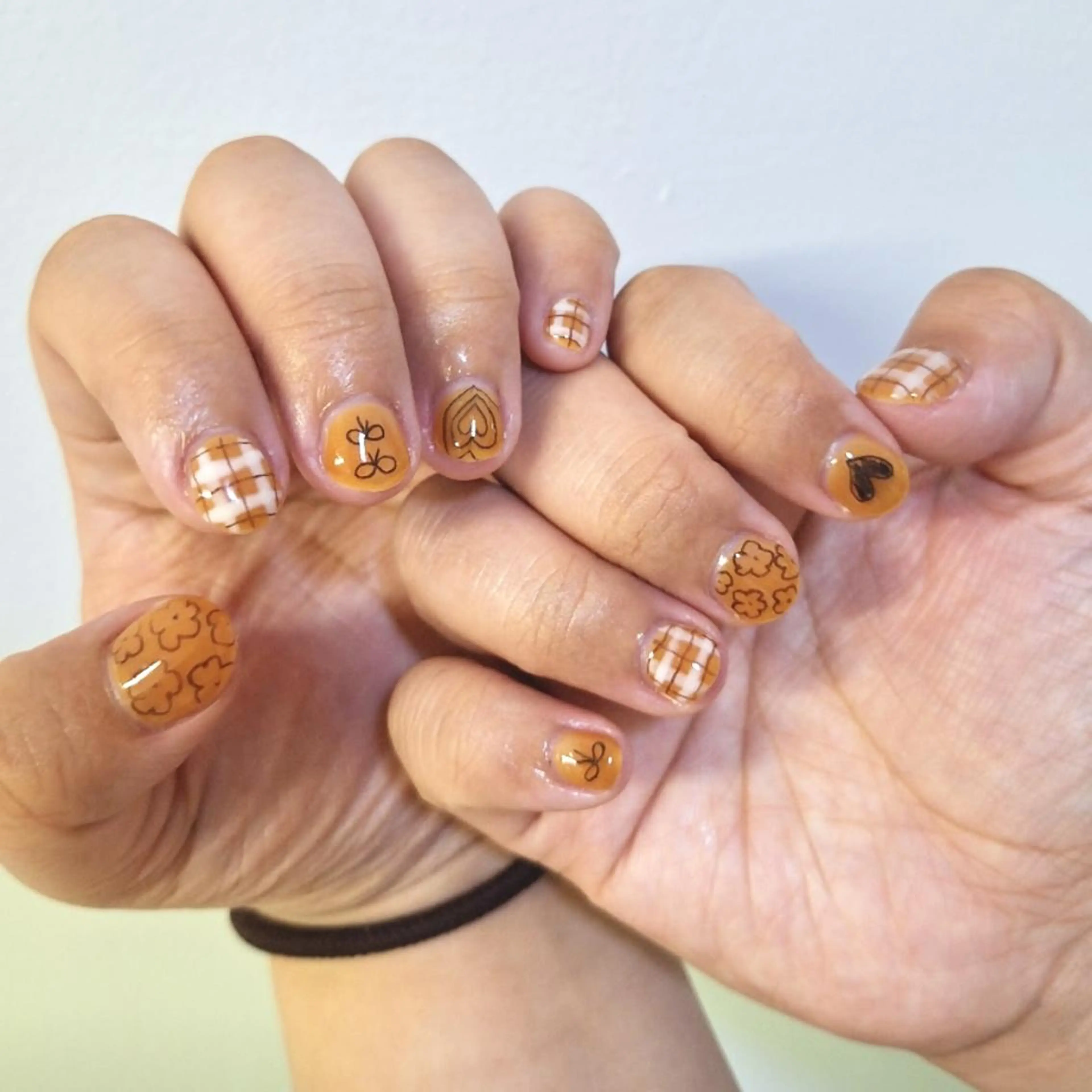 ネイル ジェルネイル 韓国ネイル ニュアンスネイル リボン ワンホンネイル nailstudio eviz新宿店のネイルデザイン