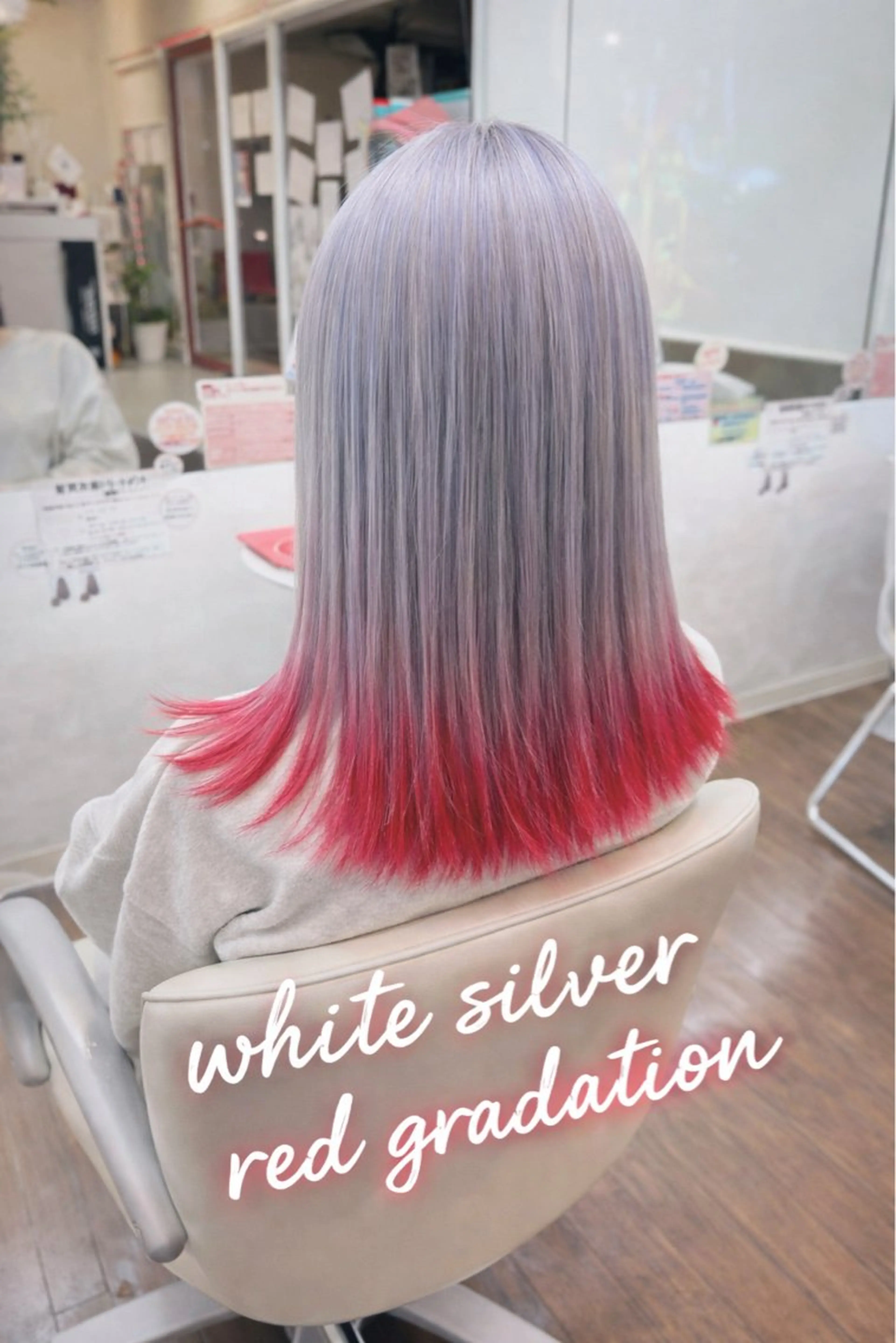 ミディアム カラー グラデーションカラー レッドカラー シルバー GLAD 萩原のヘアスタイル