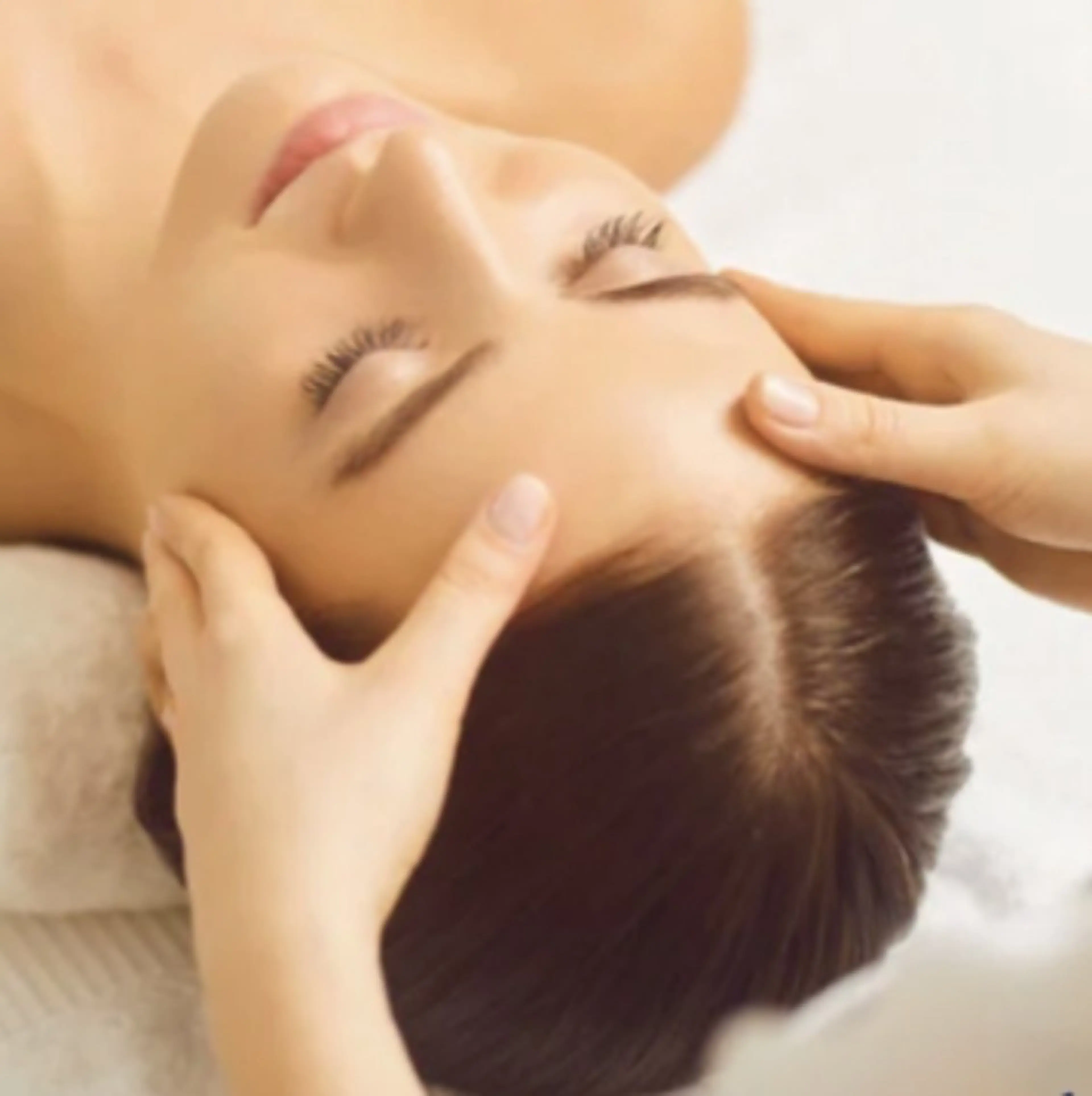 GRITTERs 泉中央店所属・艶髪/小顔レイヤー/ カットモデル泉中央✨のヘアスタイル