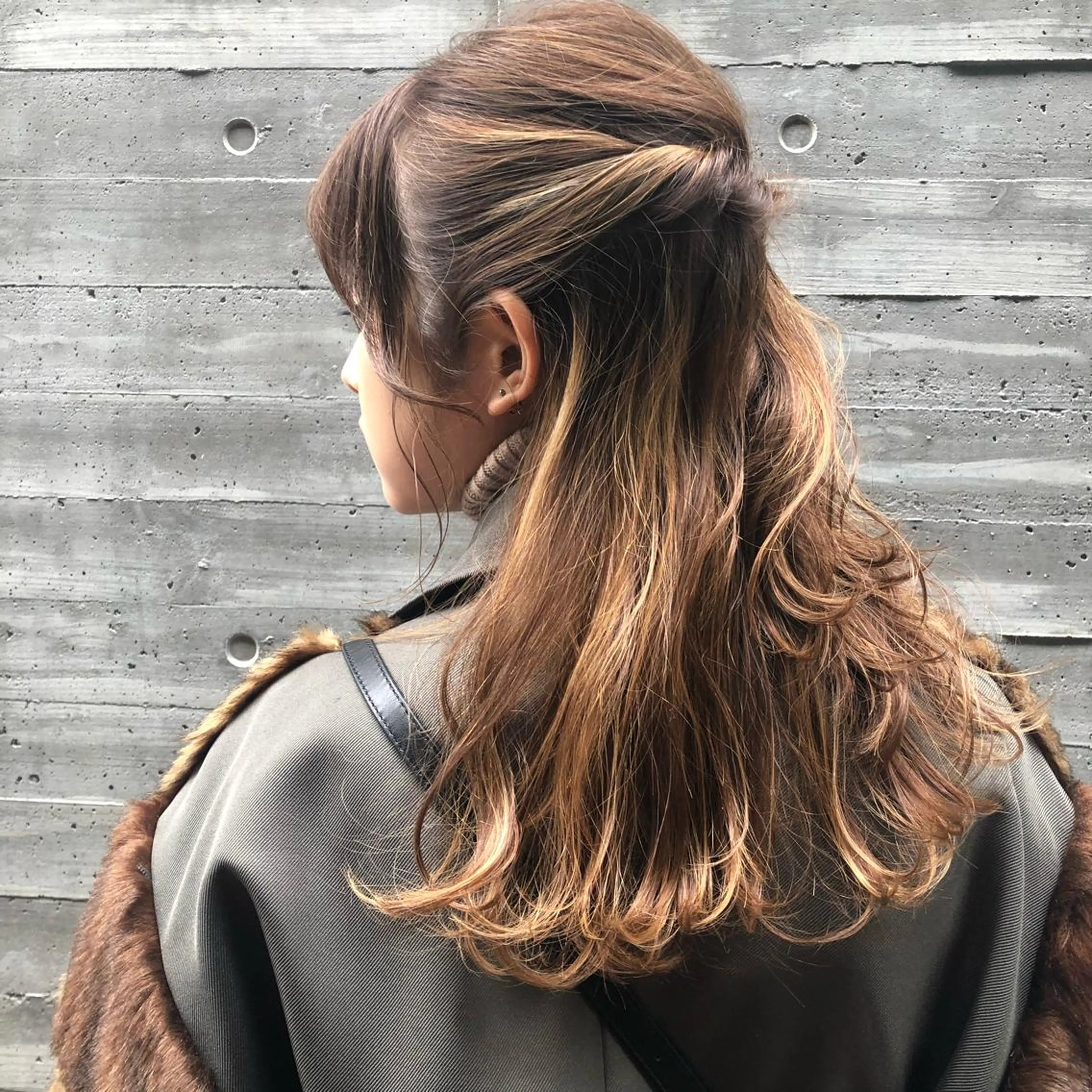 ミディアム カラー パーマ ヘアアレンジ ハイライトカラー ハイライト apish aoyama所属・武 愛子の眉毛・アイブロウイメージ