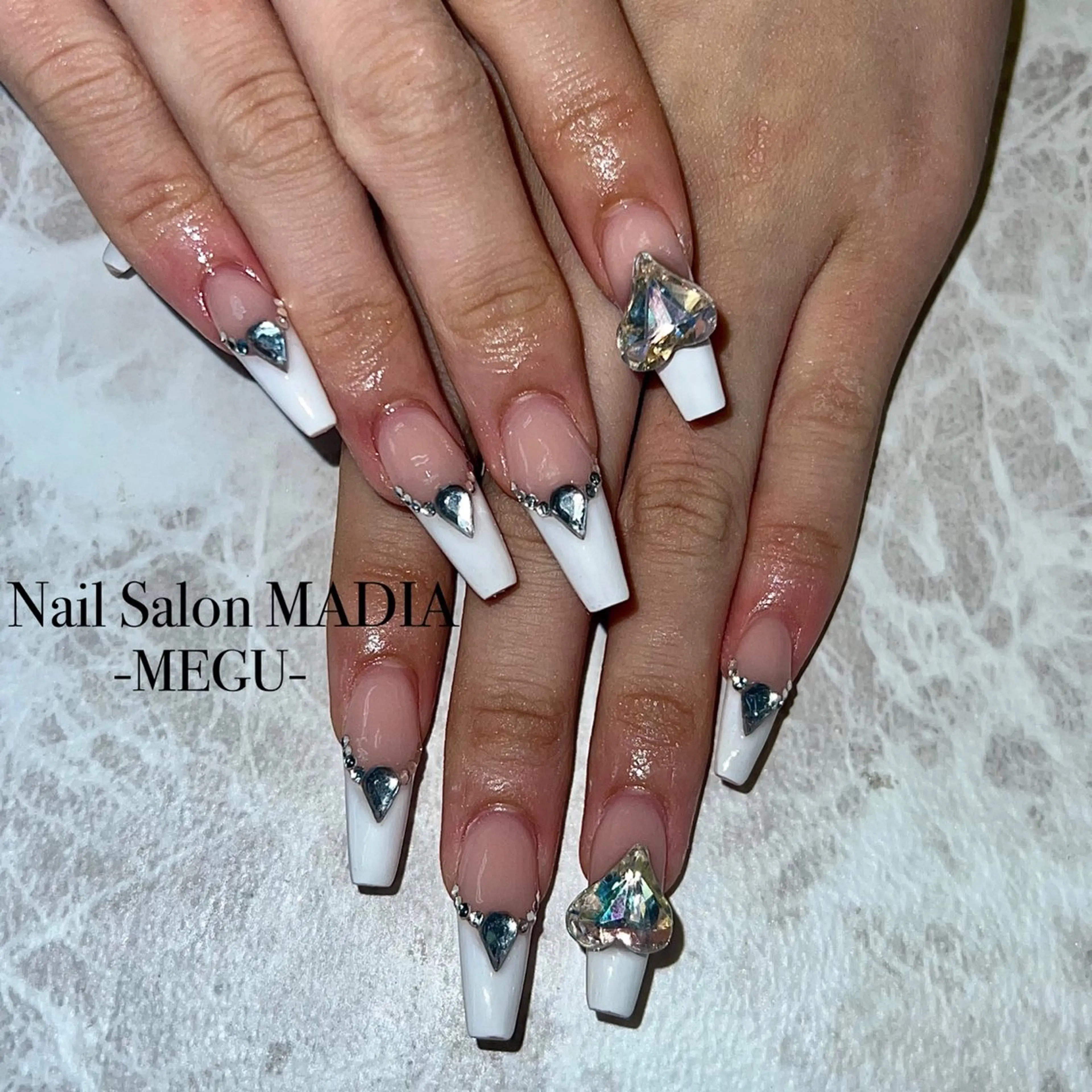 ネイル MADIA藤沢所属・MADIA MEGUのネイルデザイン