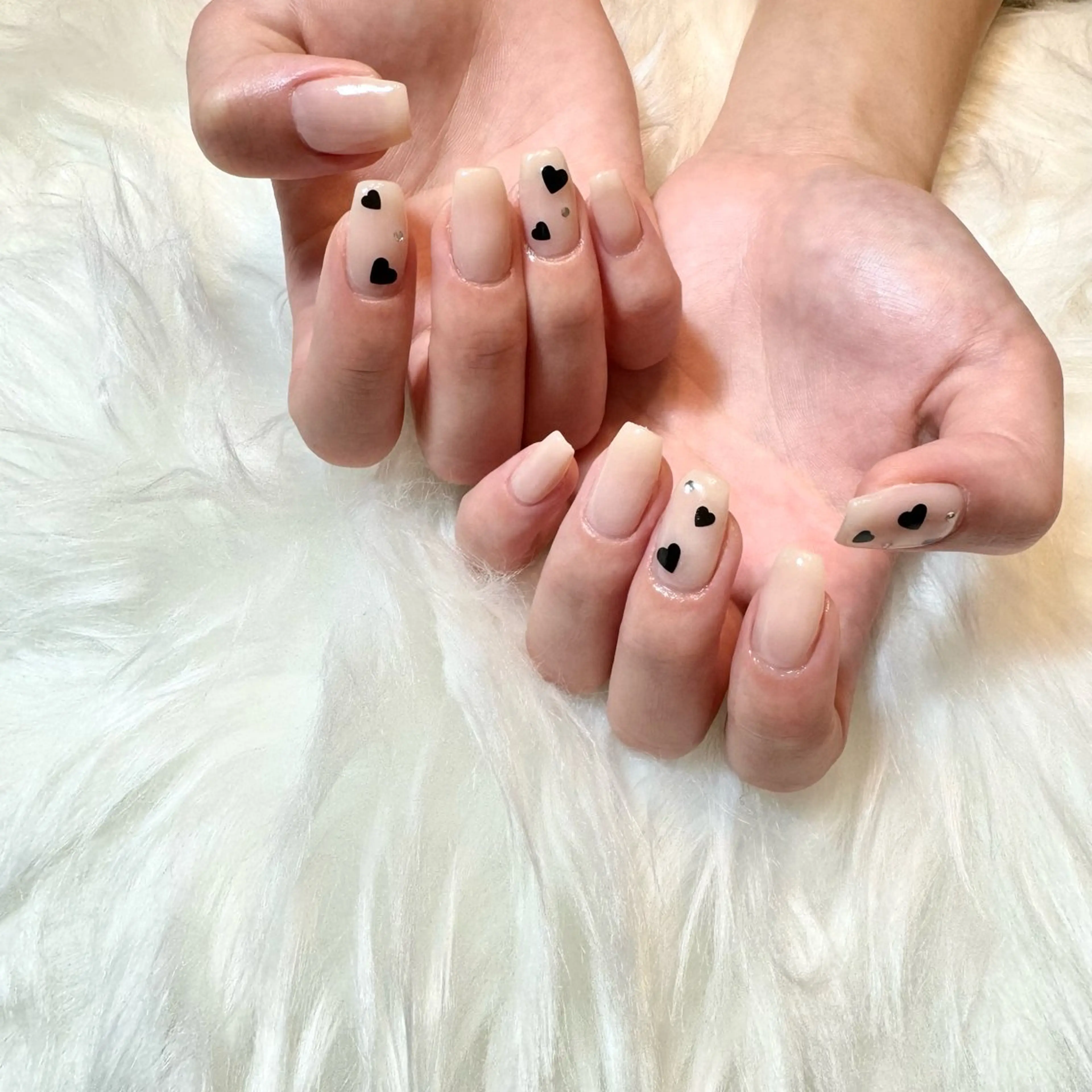 ネイル ホログラムネイル Aulu'bネイル ボディージュエリーのネイルデザイン