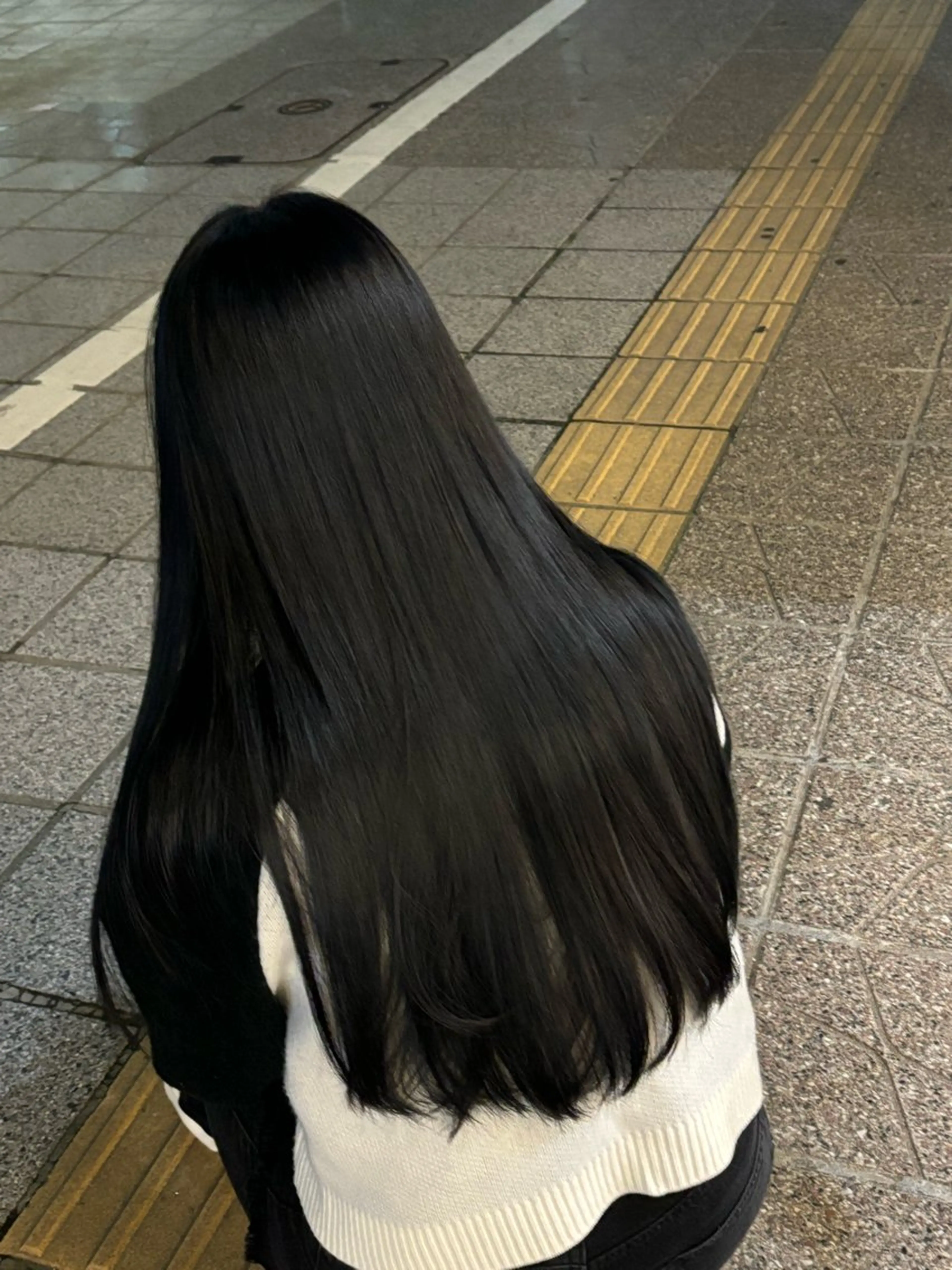 ロング カラー 黒髪 ブルーカラー ブルーブラック ヘアカラー 🍓ハイトーンカラー 🎀nene🍓のヘアスタイル