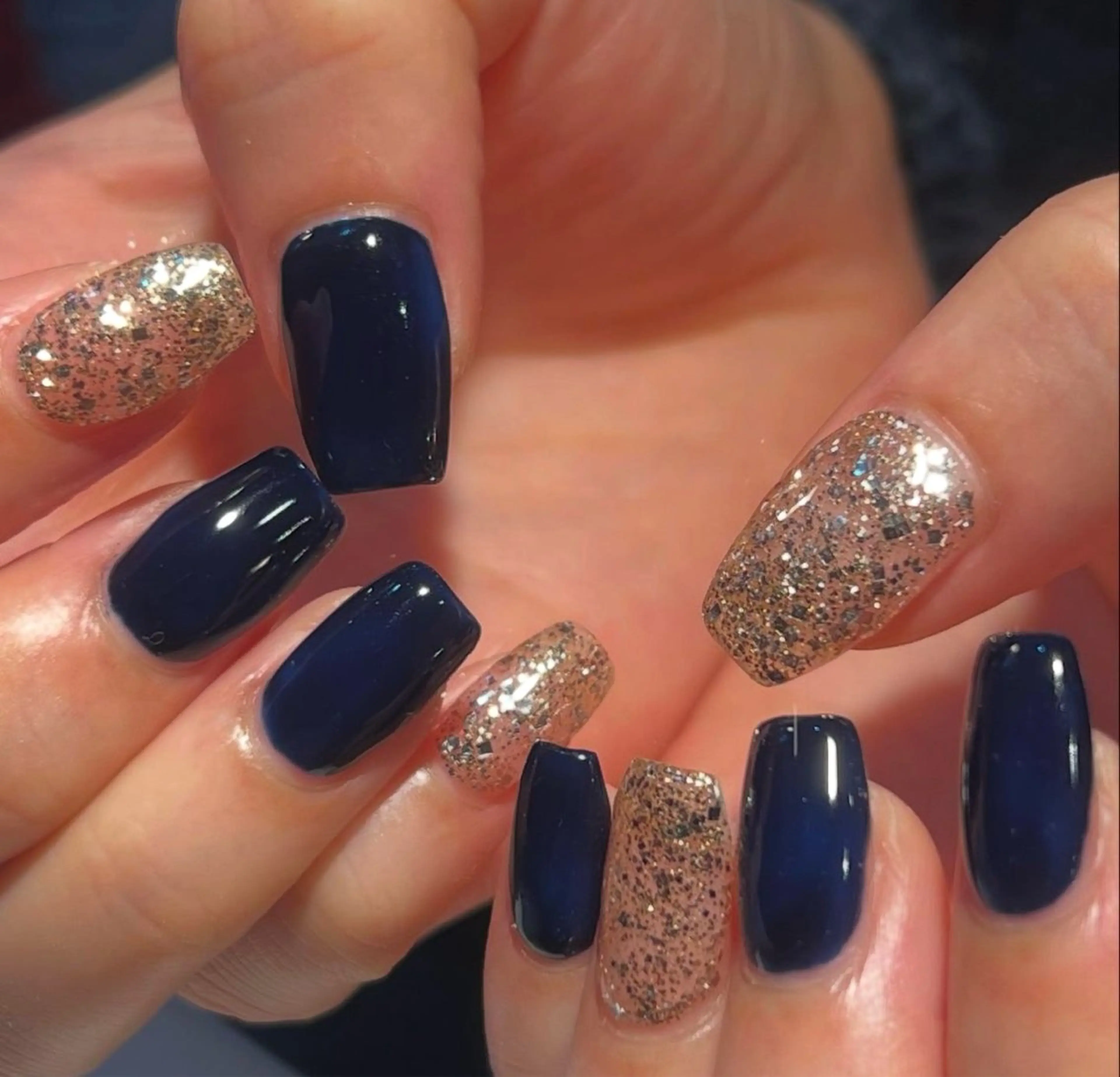 ネイル グラデーション キラキラネイル ワンカラーネイル 冬ネイル ハンドネイル Jenn Nail Salonのネイルデザイン