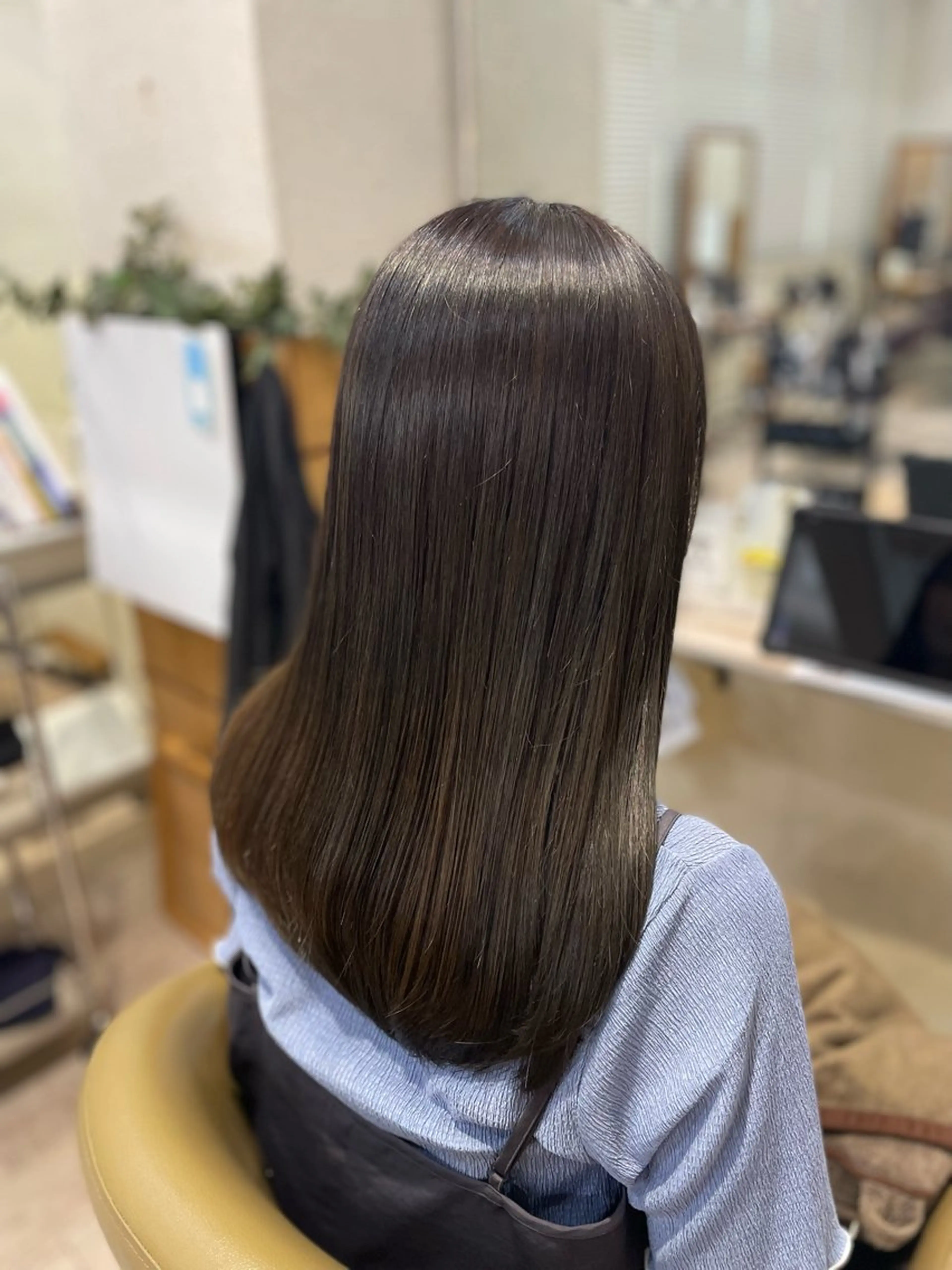 セミロング 茅野 あゆ美のヘアスタイル