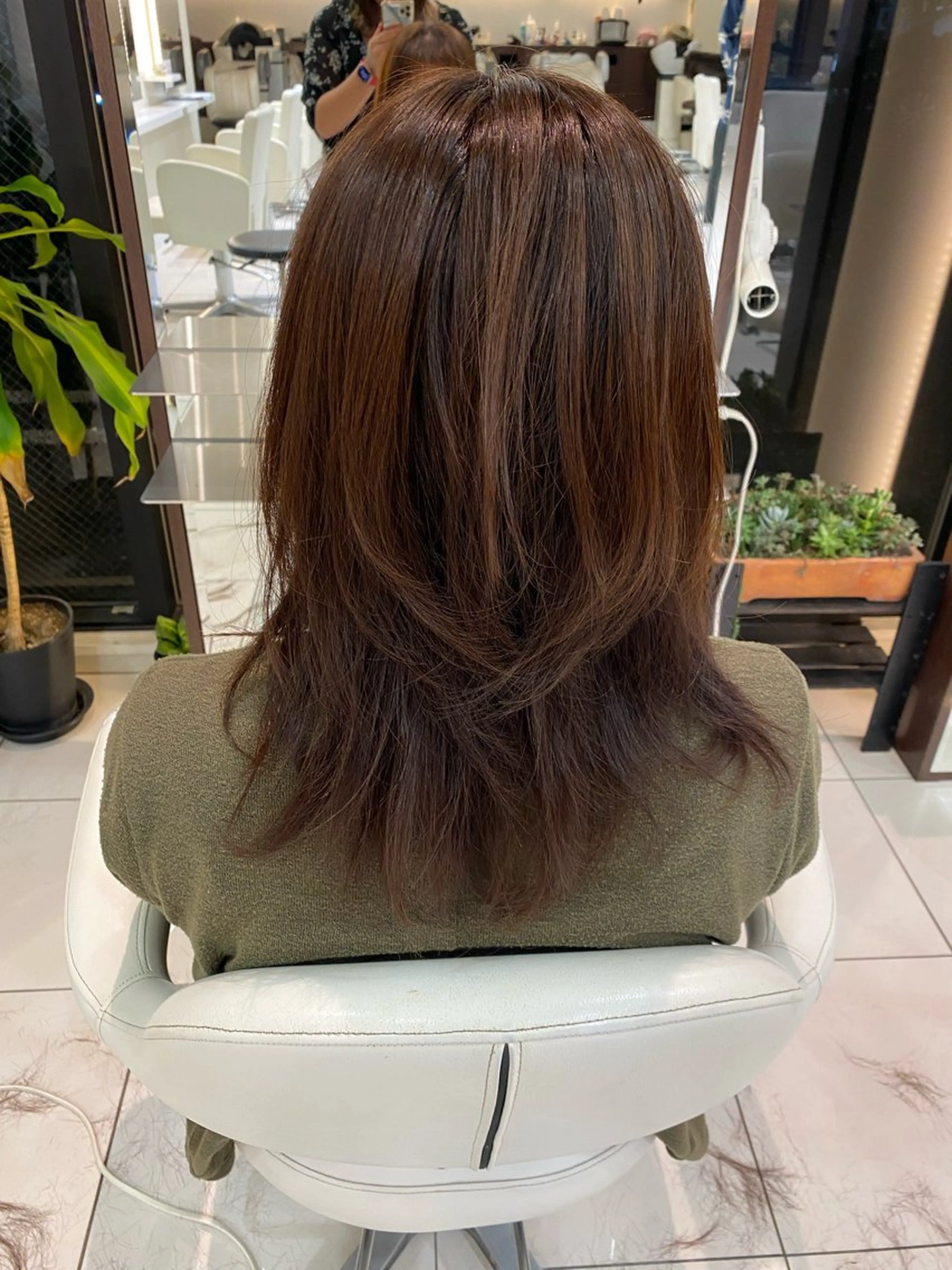 ロング レイヤーカット 内山 歩美のヘアスタイル