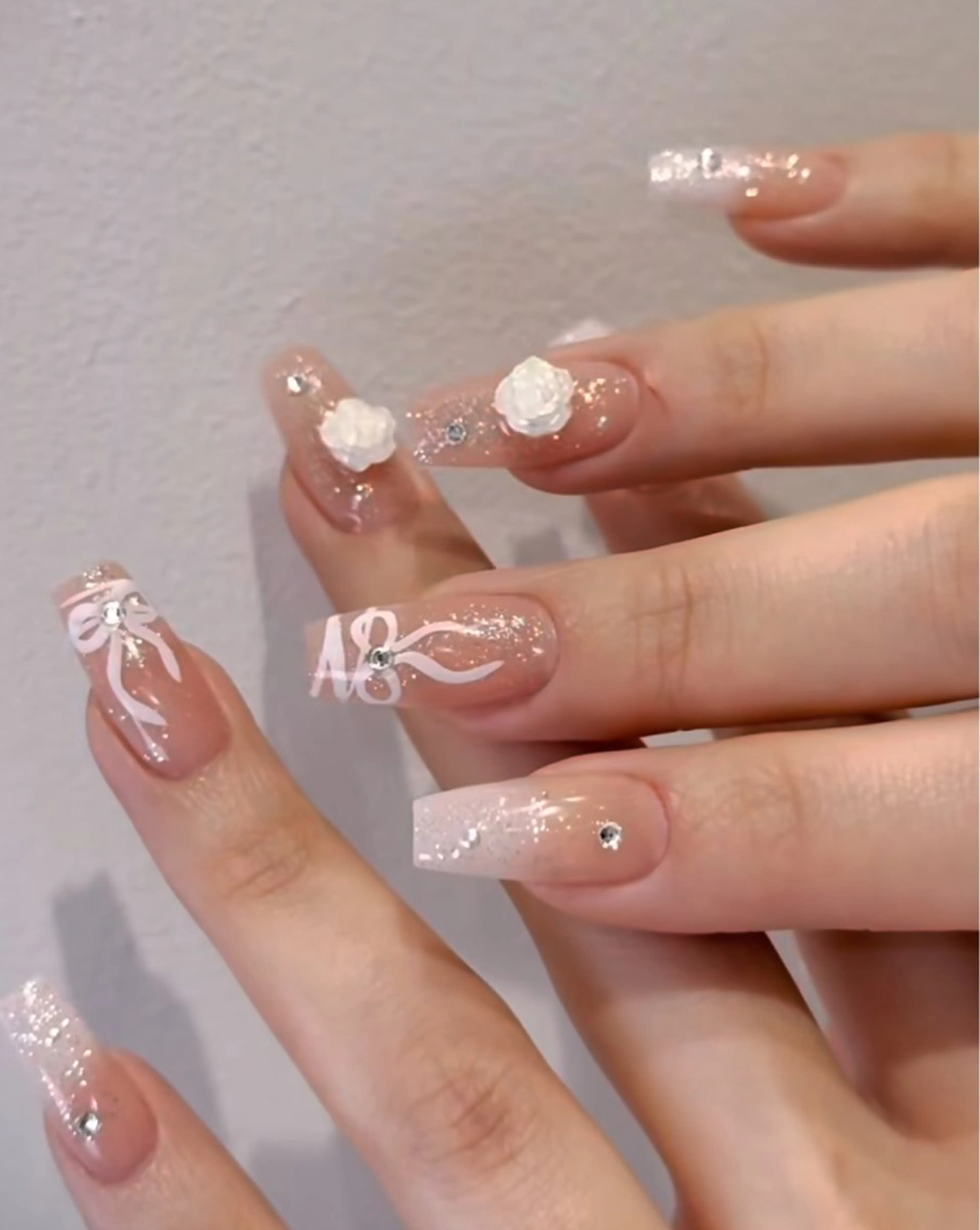 ネイル オーロラネイル フレンチネイル ジェルネイル ハロウィン キラキラネイル H.baby Nail Salonのネイルデザイン