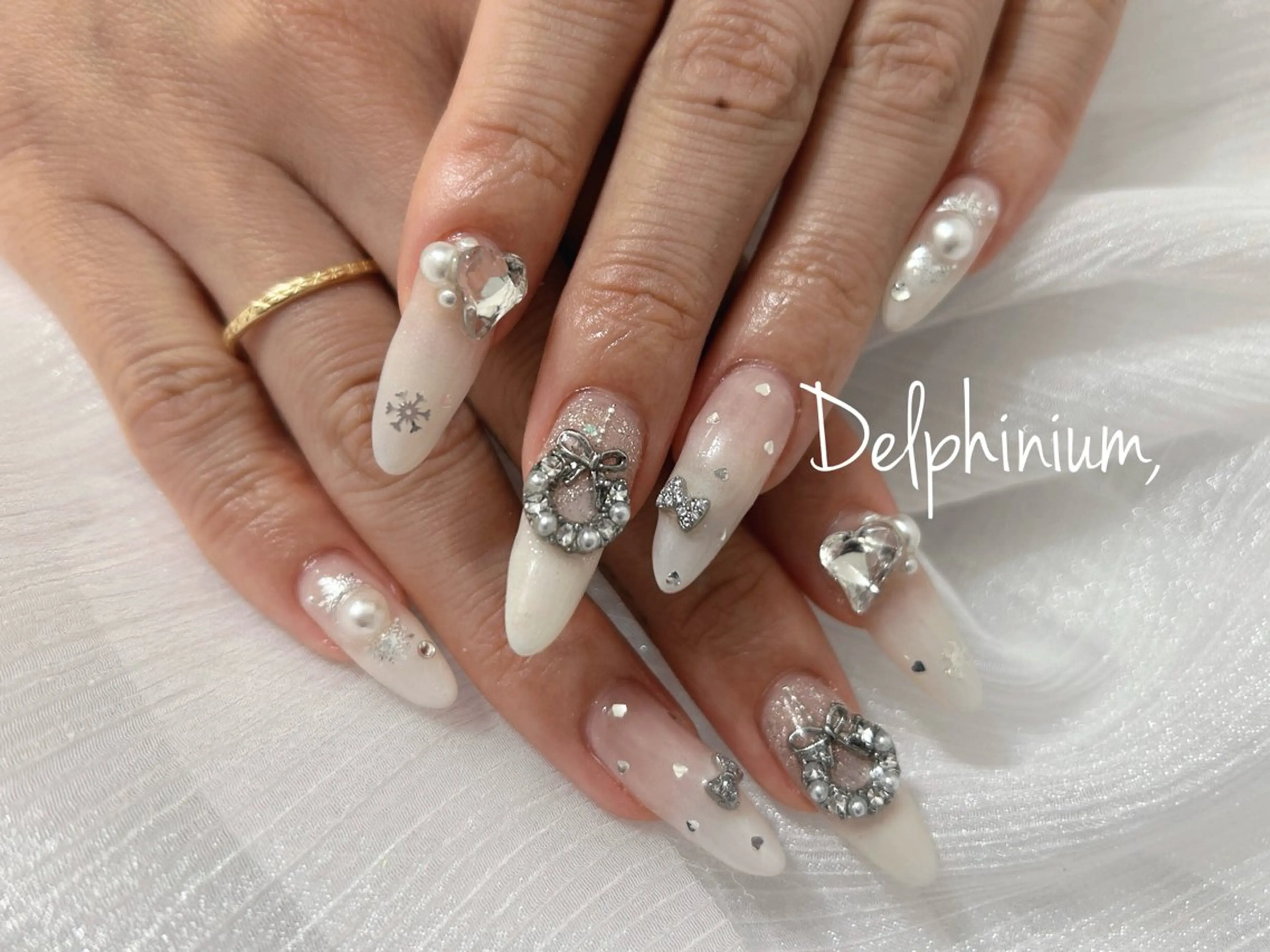 ネイル ホワイト 冬ネイル クリスマス ハンドネイル 岡本 友恵のネイルデザイン