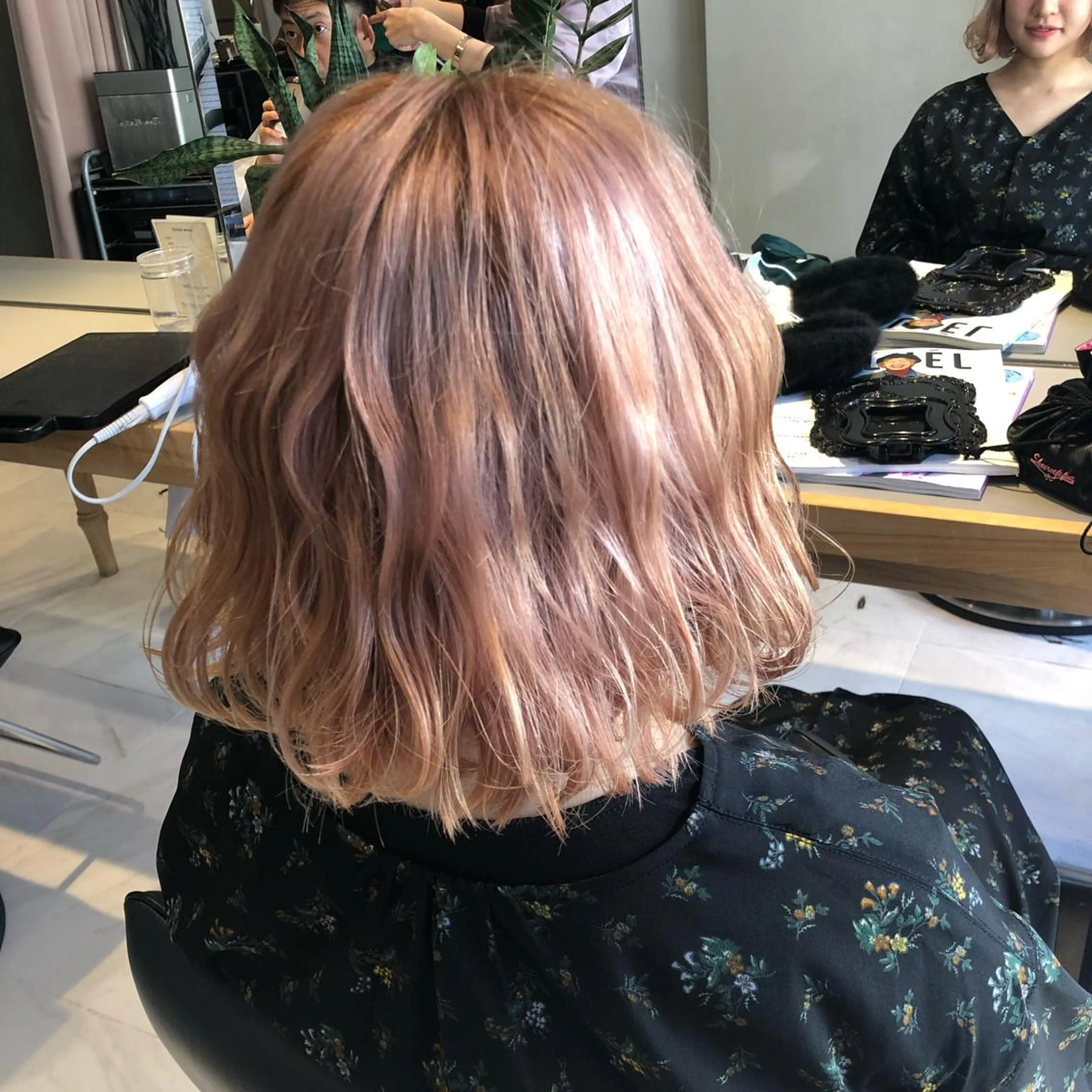 ショート カラー ヘアカラー トリートメント 荒木 依莉亜のヘアスタイル