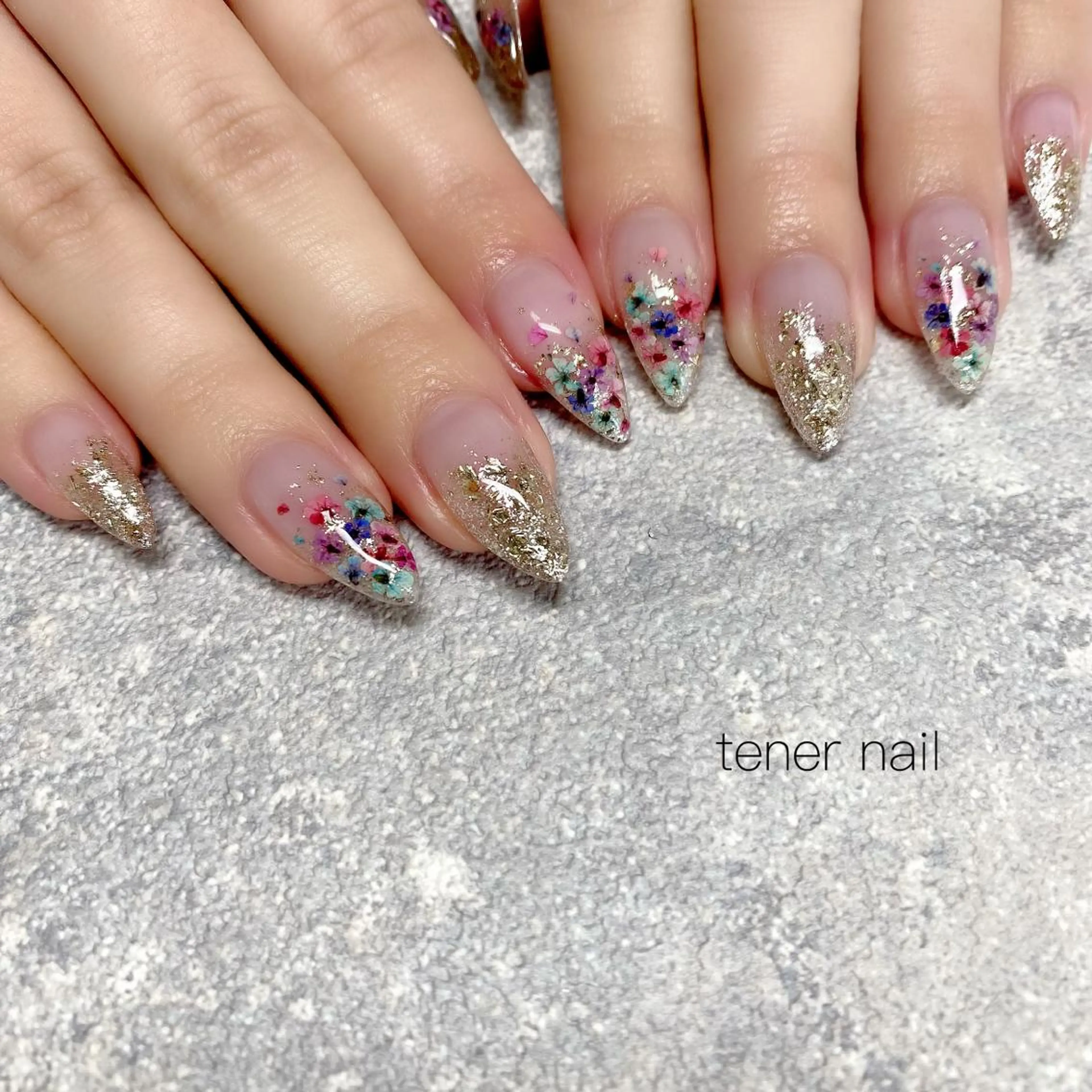 ネイル フラワーネイル キラキラネイル ラメ(グリッター) tener  nail  テネルネイル所属・テネルネイル tener nailのネイルデザイン
