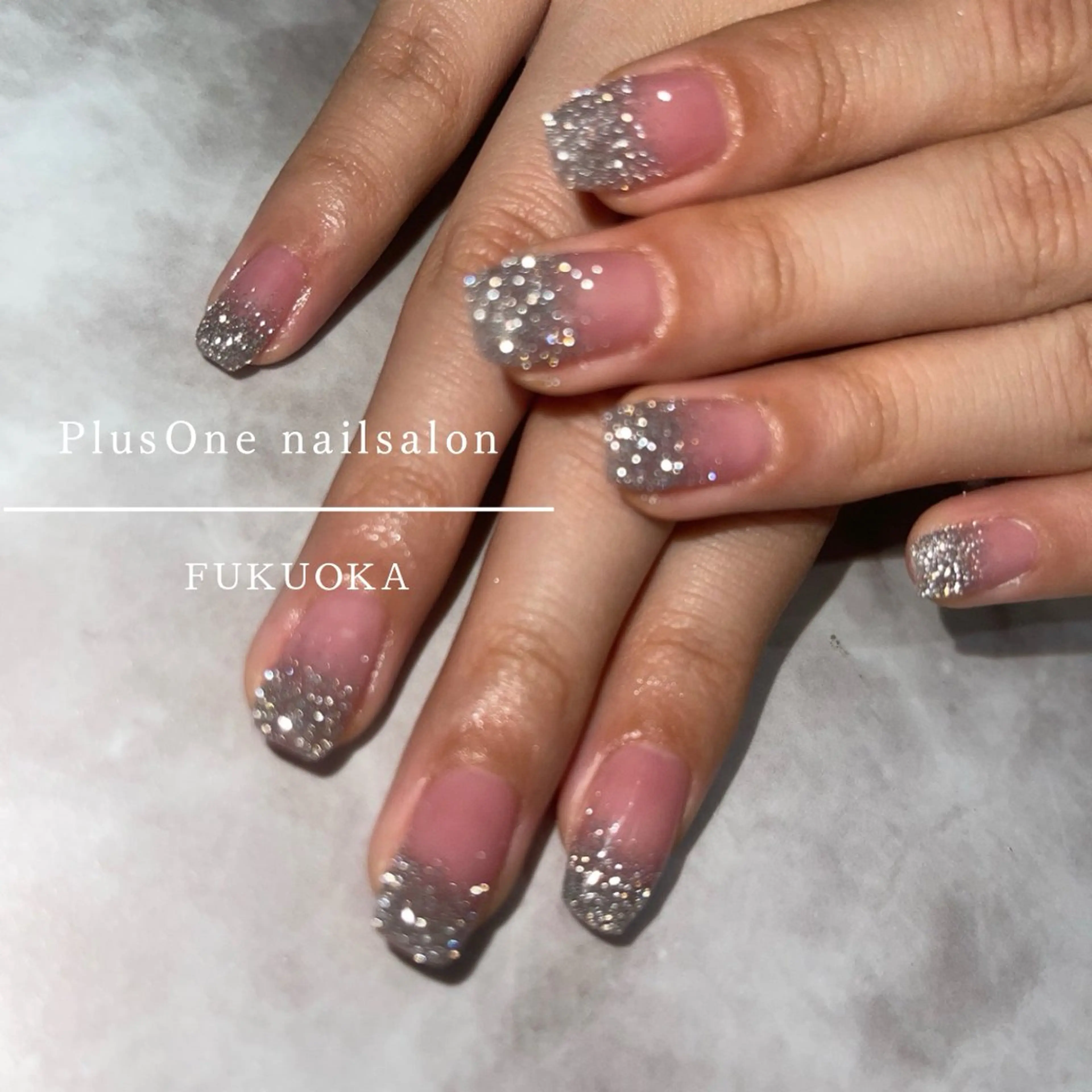 ネイル アートネイル フラッシュネイル ジェルネイル ラメ(グリッター) ラメグラデーション ハンドネイル PlusOnenailsalon所属・粕屋ネイル＆耳つぼ 🫧Natsumiのネイルデザイン