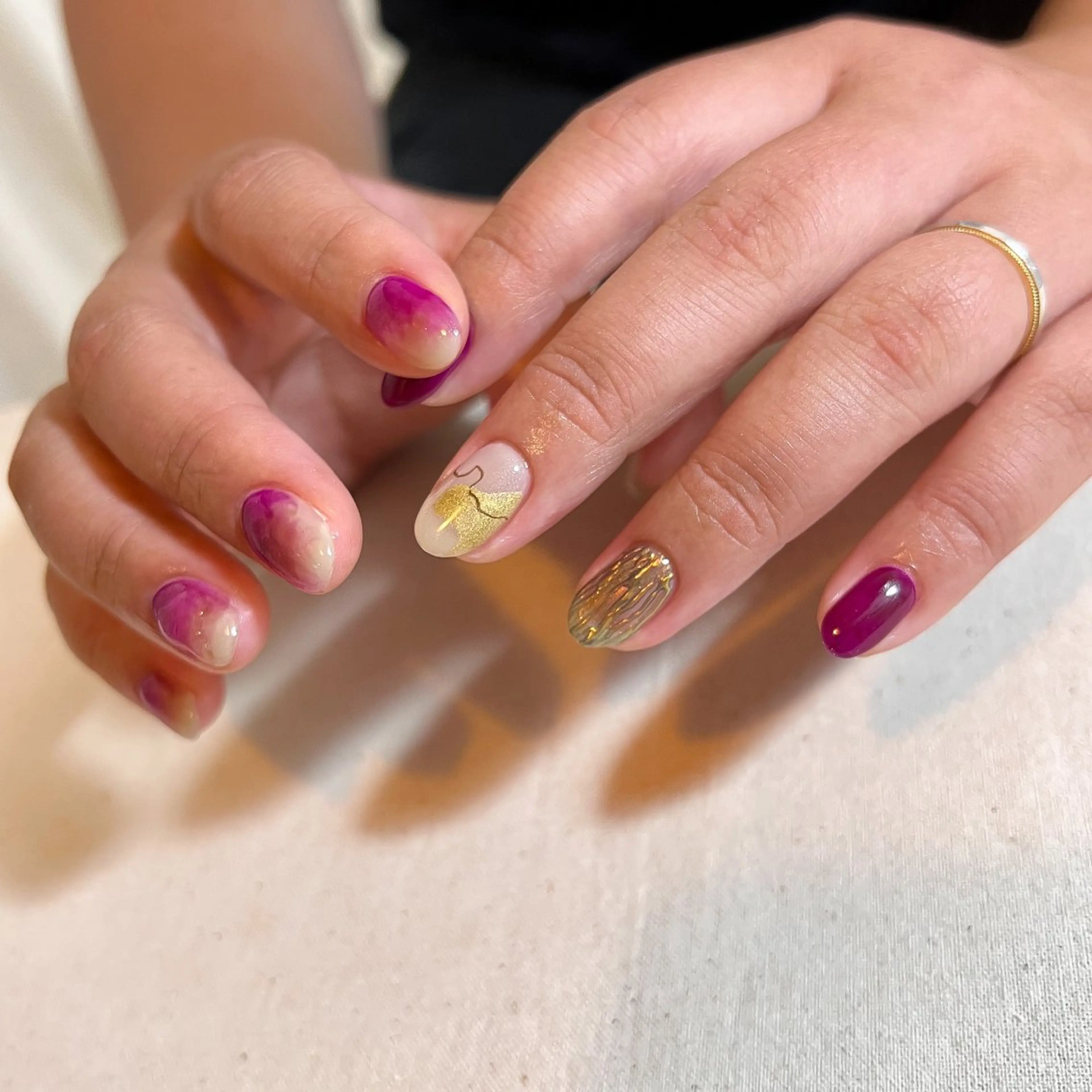 ネイル ハロウィン ミラーネイル ニュアンスネイル パープル ストーンネイル ハンドネイル pointillé .ayaのネイルデザイン