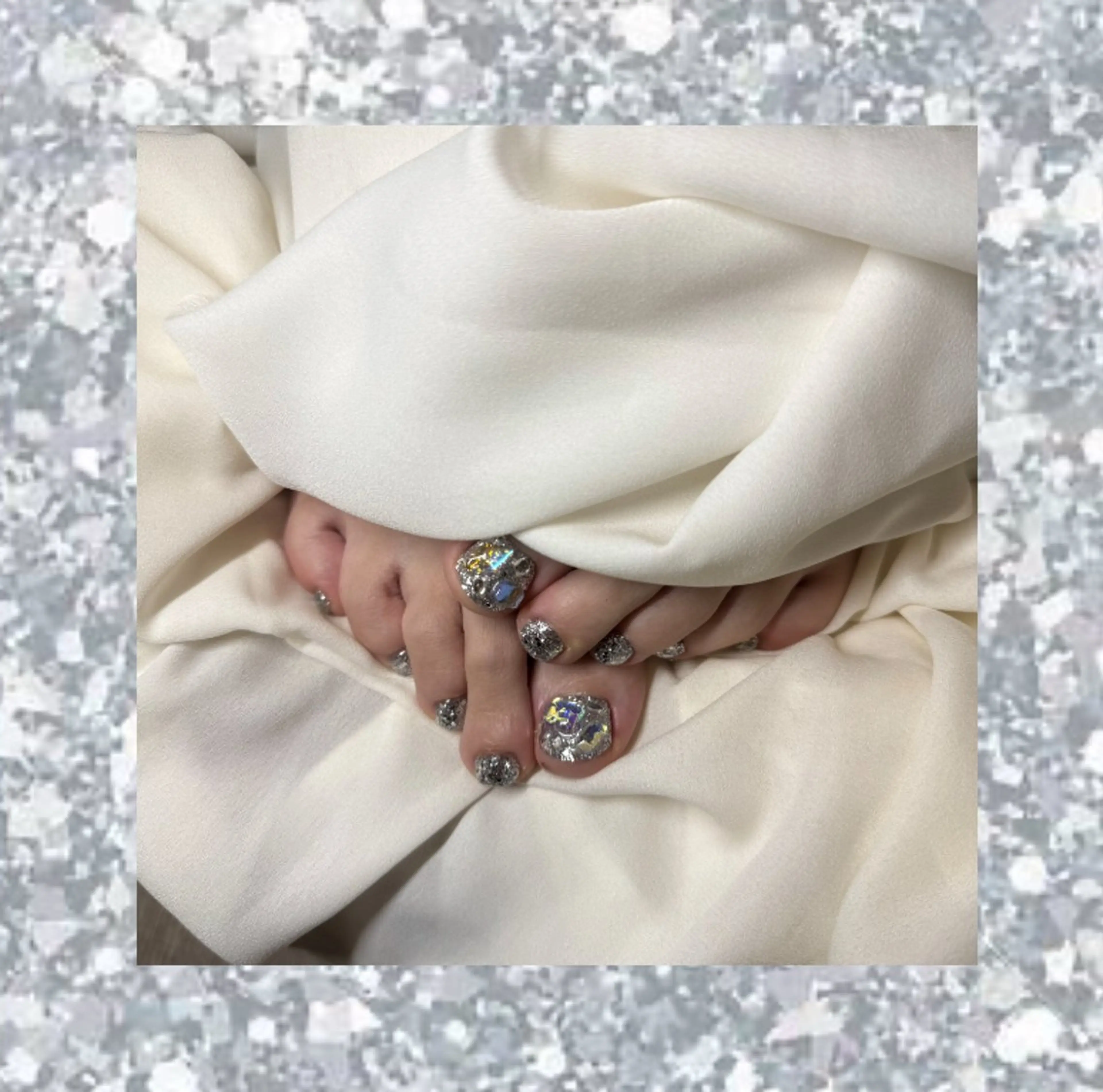 ネイル キラキラネイル ラメ(グリッター) ストーンネイル フットネイル Rion/ガーリー/ オタ活ネイルʚ🎀ɞのネイルデザイン