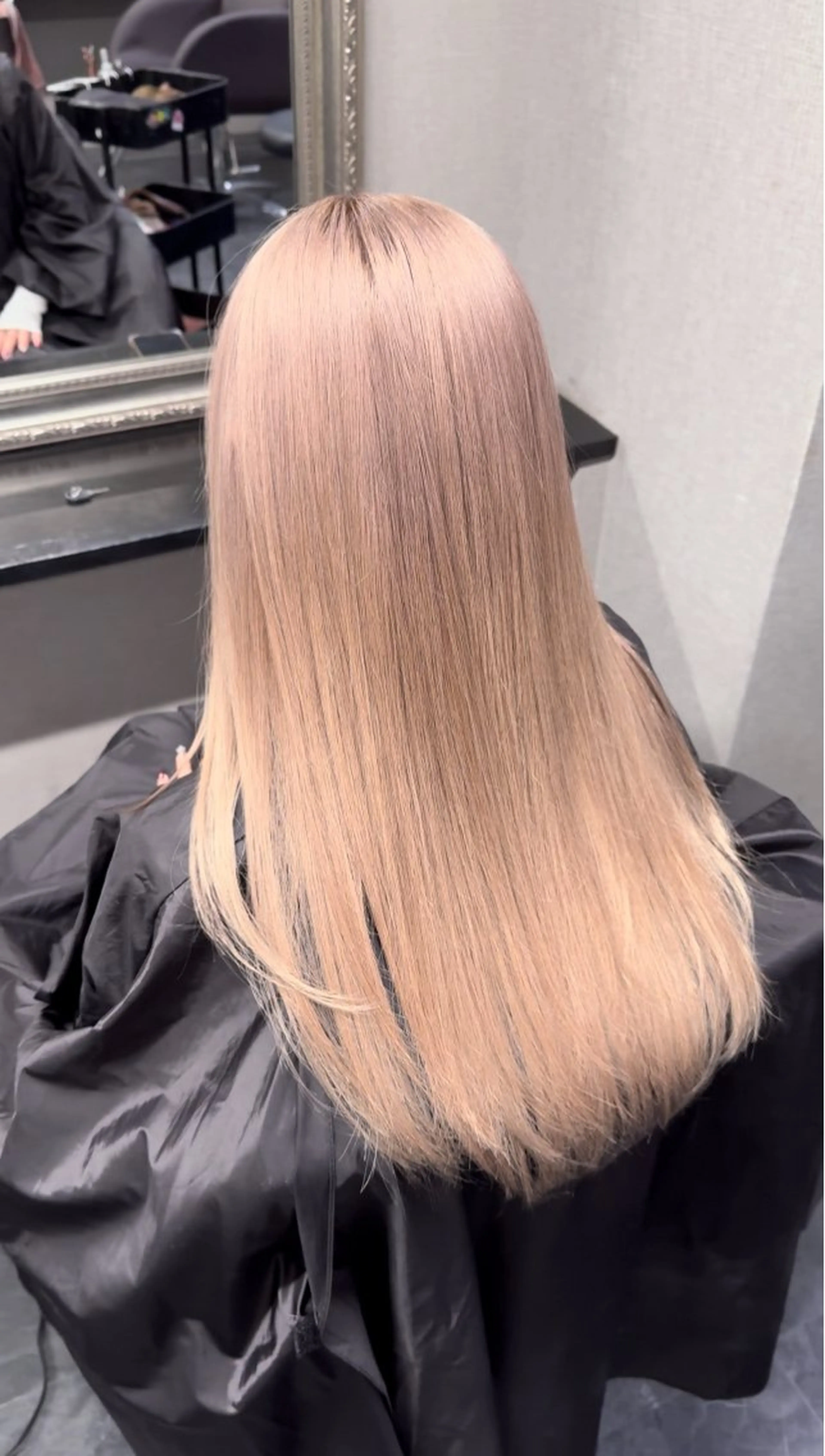 ロング カラー ヘアアレンジ ホワイトカラー/ ピンクベージュにったのヘアスタイル