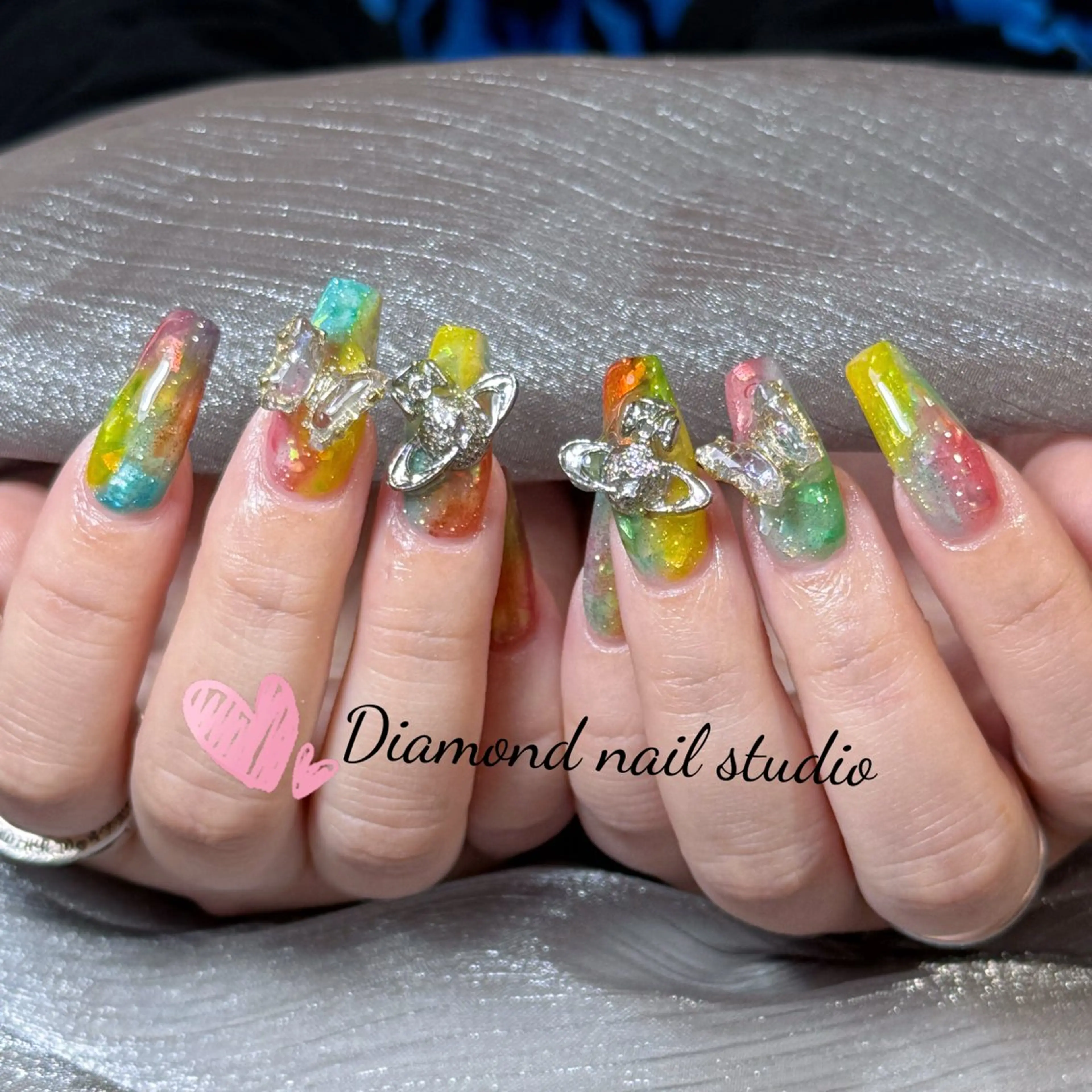 ネイル アートネイル オーロラネイル フラッシュネイル ガーリー キラキラネイル ハンドネイル DIAMOND NAILMANAMIのネイルデザイン