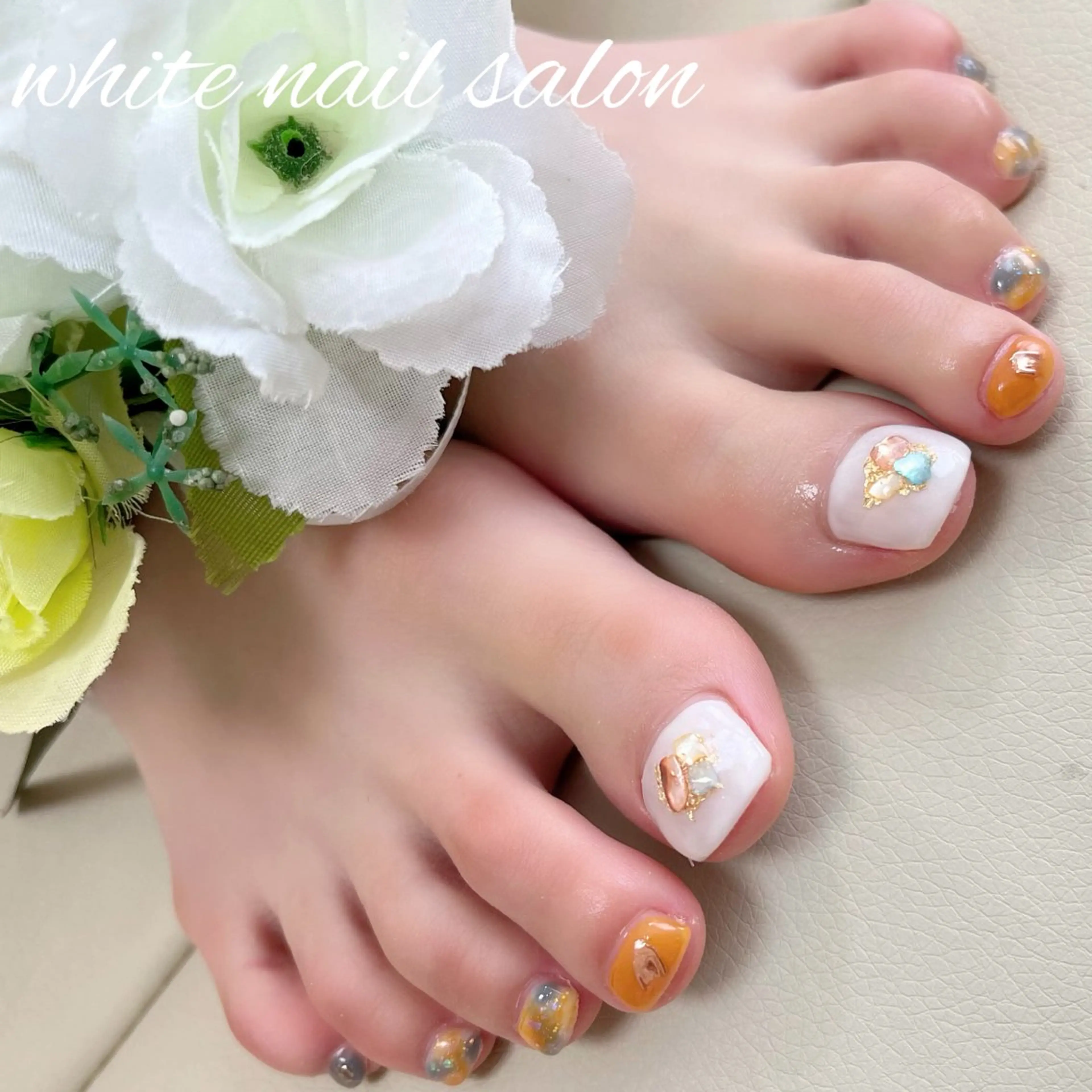 ネイル ラメ(グリッター) フットネイル white nail salonのネイルデザイン