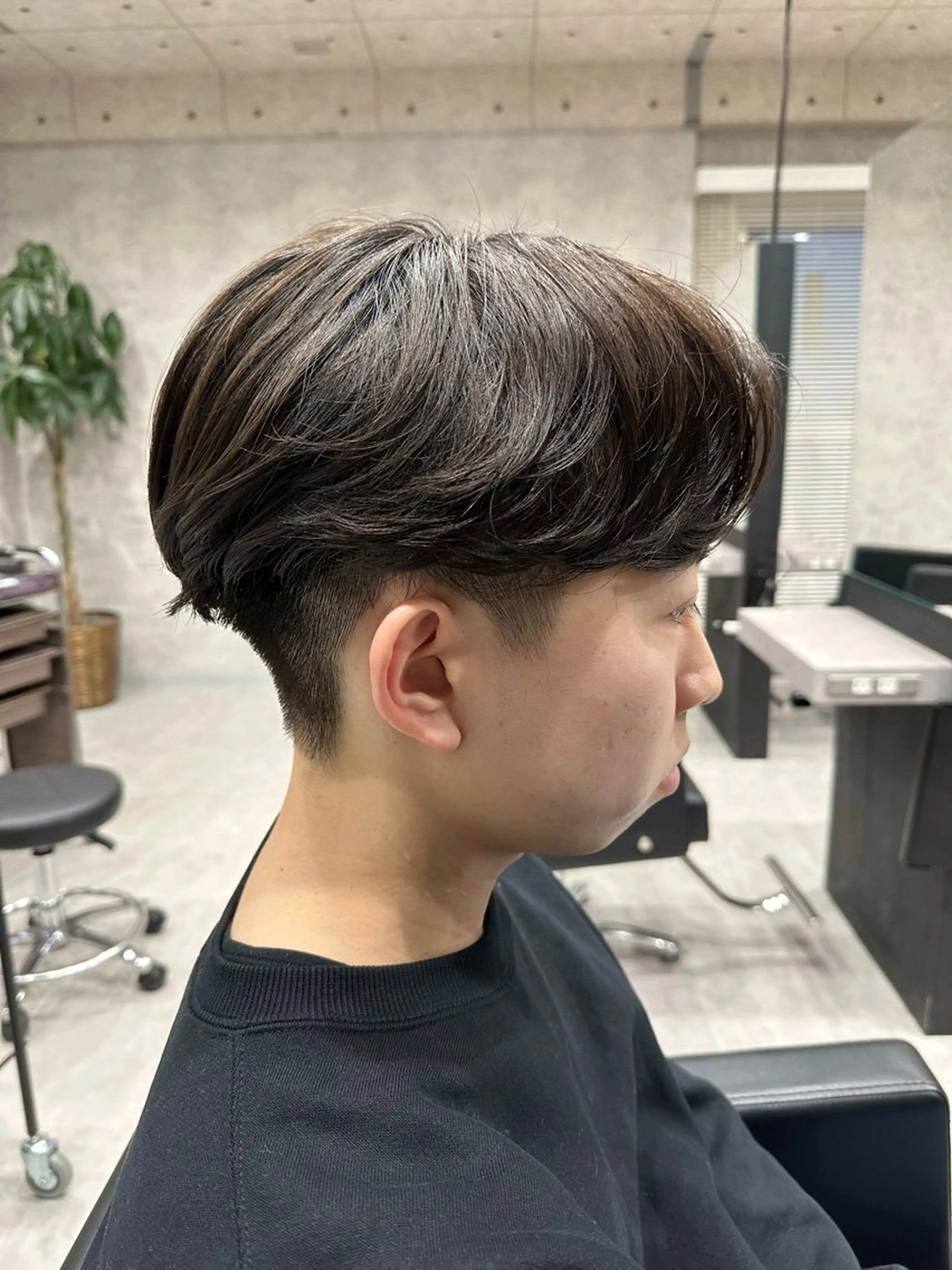 ショート パーマ メンズ センターパート メンズパーマ ニュアンスパーマ カット パーマ 「パーマ指名No1 🥇」小日向悠のヘアスタイル