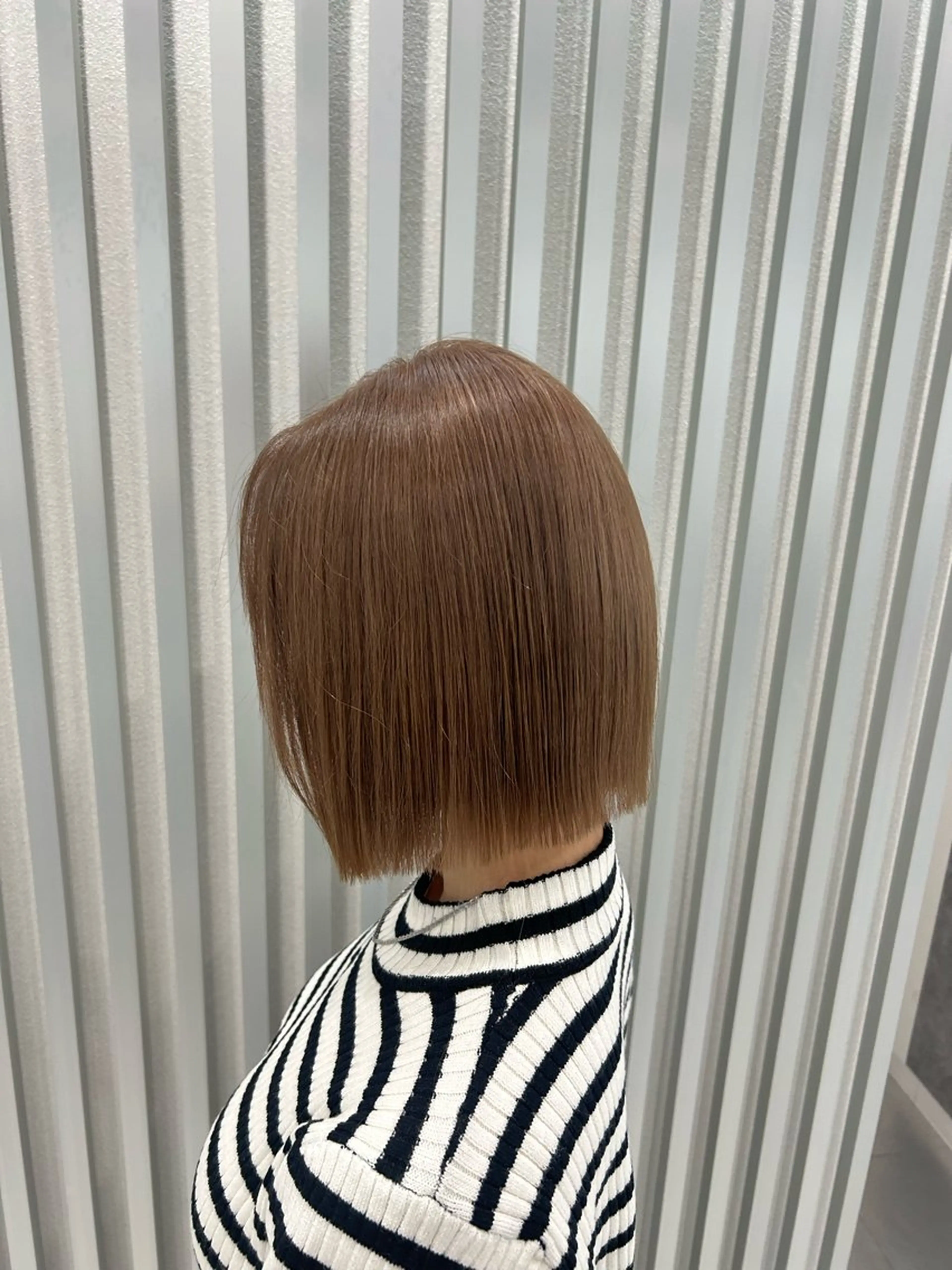 ショート 切りっぱなしボブ ボブ カット ヘアカラー あやめ🪽 オリーブ/ハイトーンのヘアスタイル