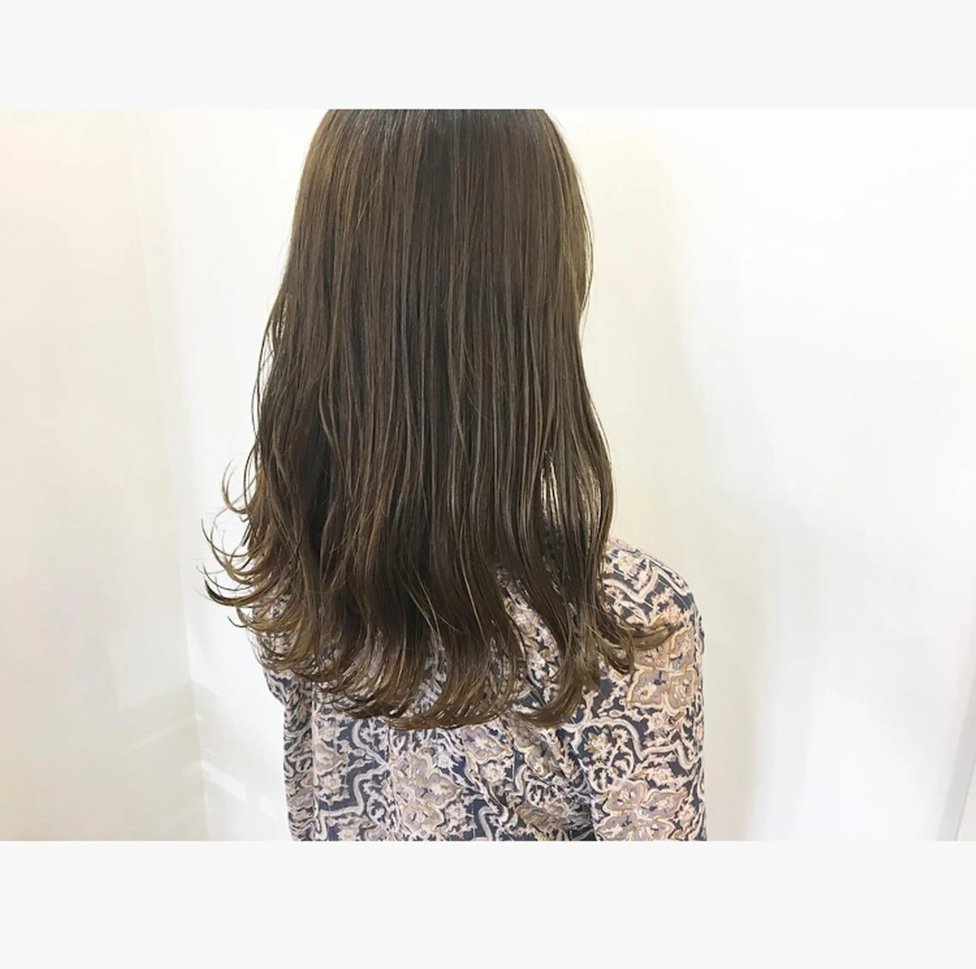 セミロング カラー アッシュ ベージュカラー 透明感カラー グラデーションカラー ヘアカラー 鈴木 翔梧のヘアスタイル