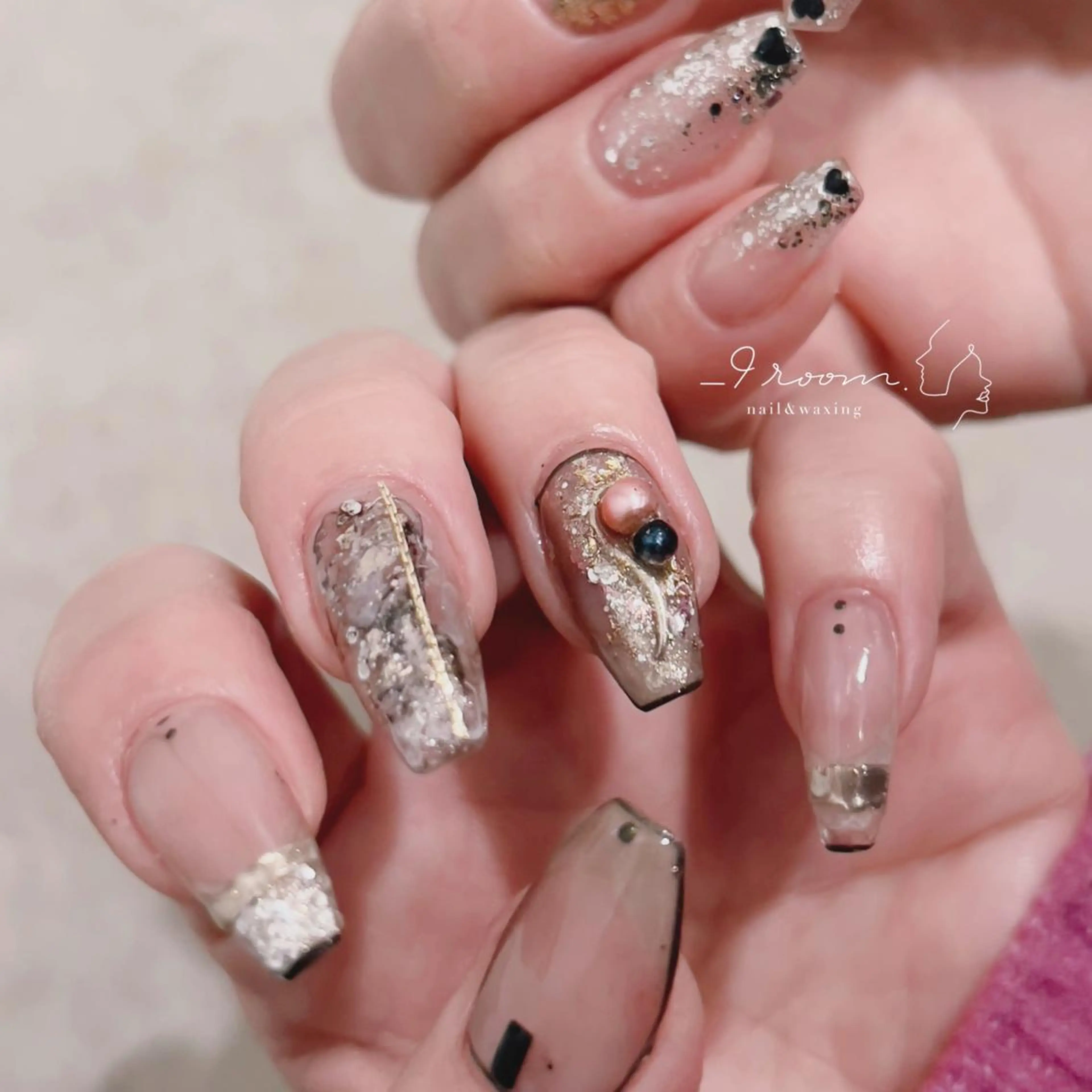 ネイル クリアネイル ゴールド キラキラネイル ラメ(グリッター) ニュアンスネイル _9 room. Yoshimiのネイルデザイン