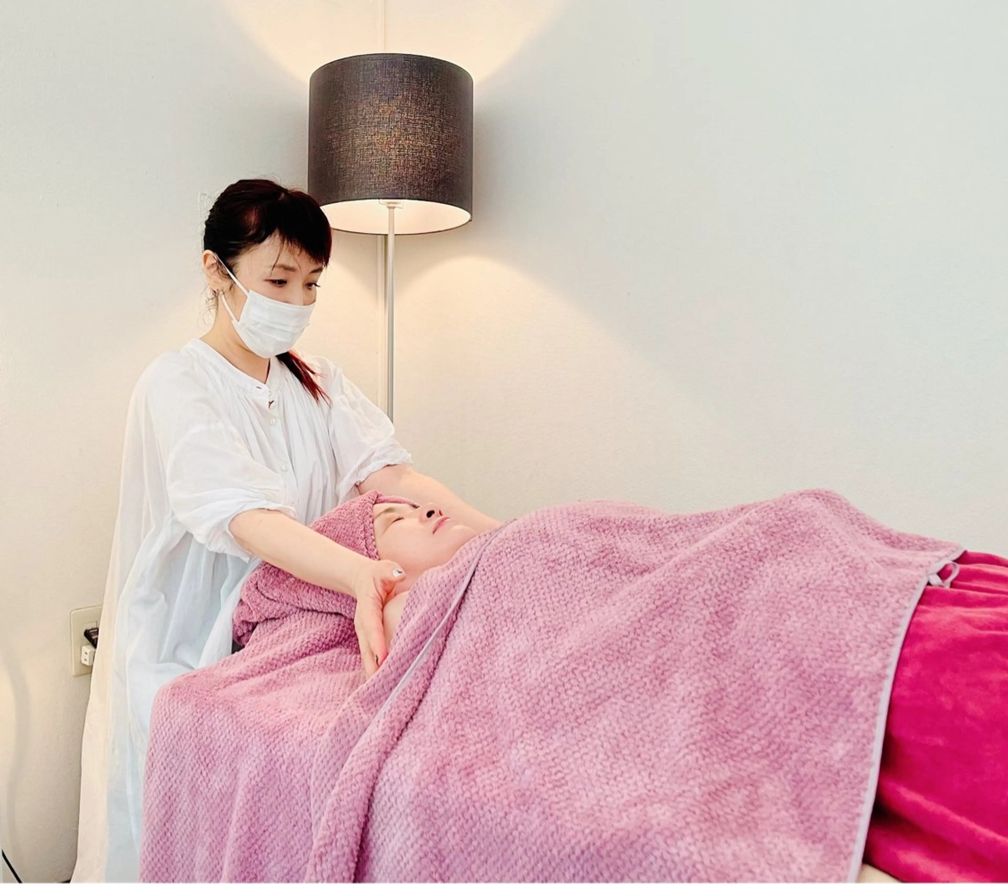 スペシャルコース　ドライヘッドスパ➕肩➕デコルテ　マッサージ60分　　ホットストーンで丹田、首を温めるサービス付きの写真