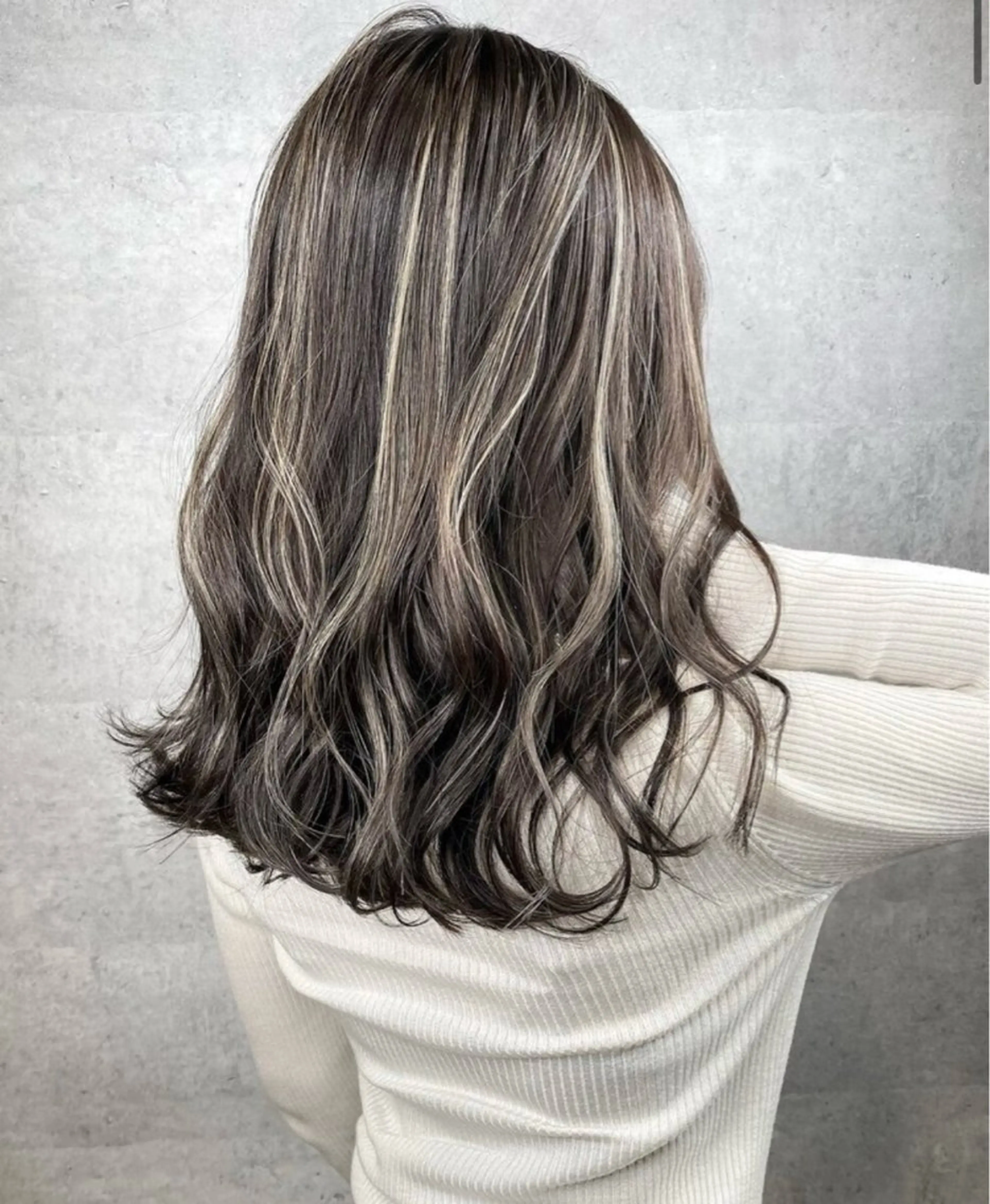 セミロング ハイライト ＿WHITE泉佐野店所属・相澤 大翔のヘアスタイル