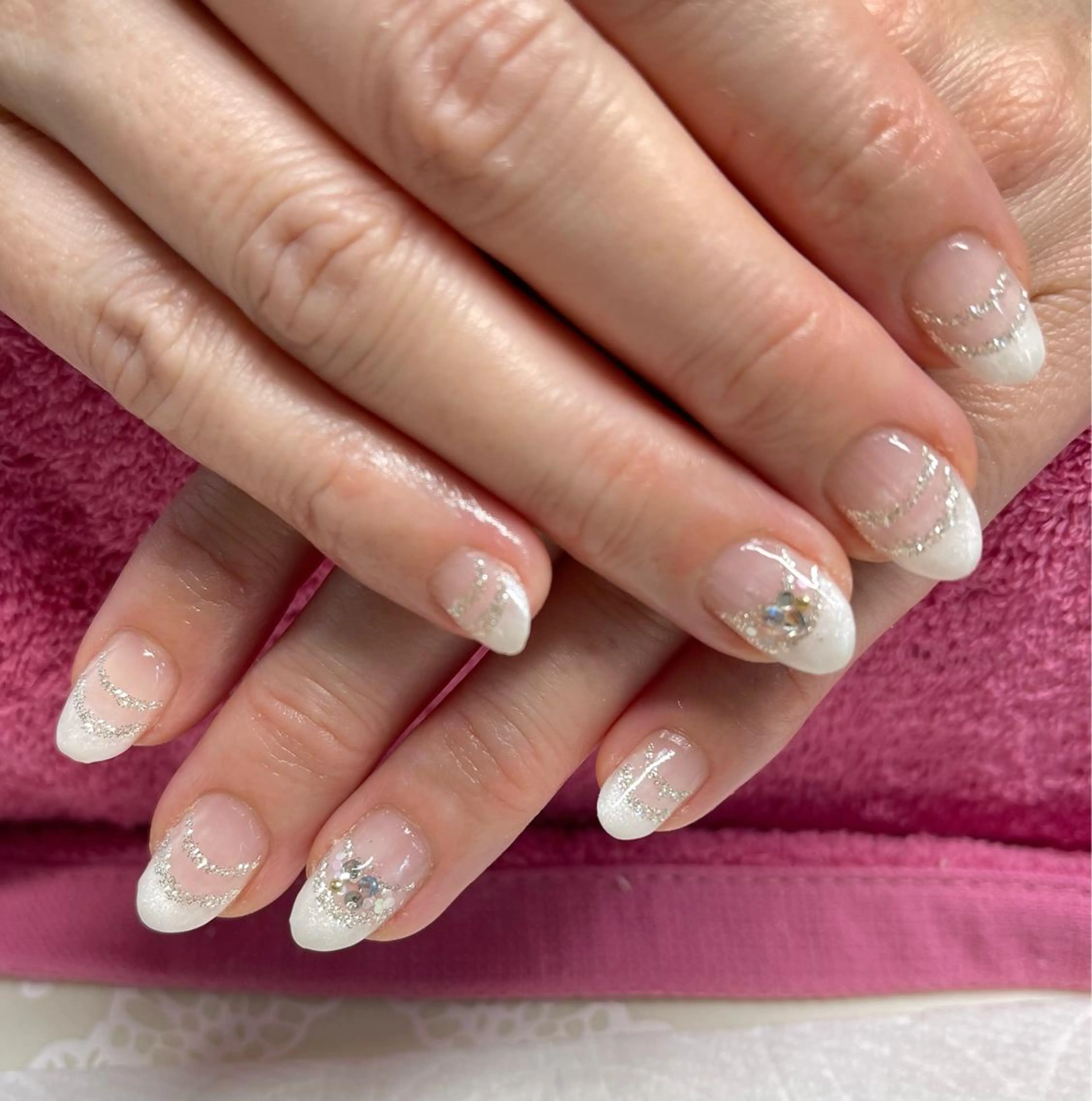 ネイル フレンチネイル キラキラネイル ラメ(グリッター) ストーンネイル ハンドネイル Flora nailのネイルデザイン