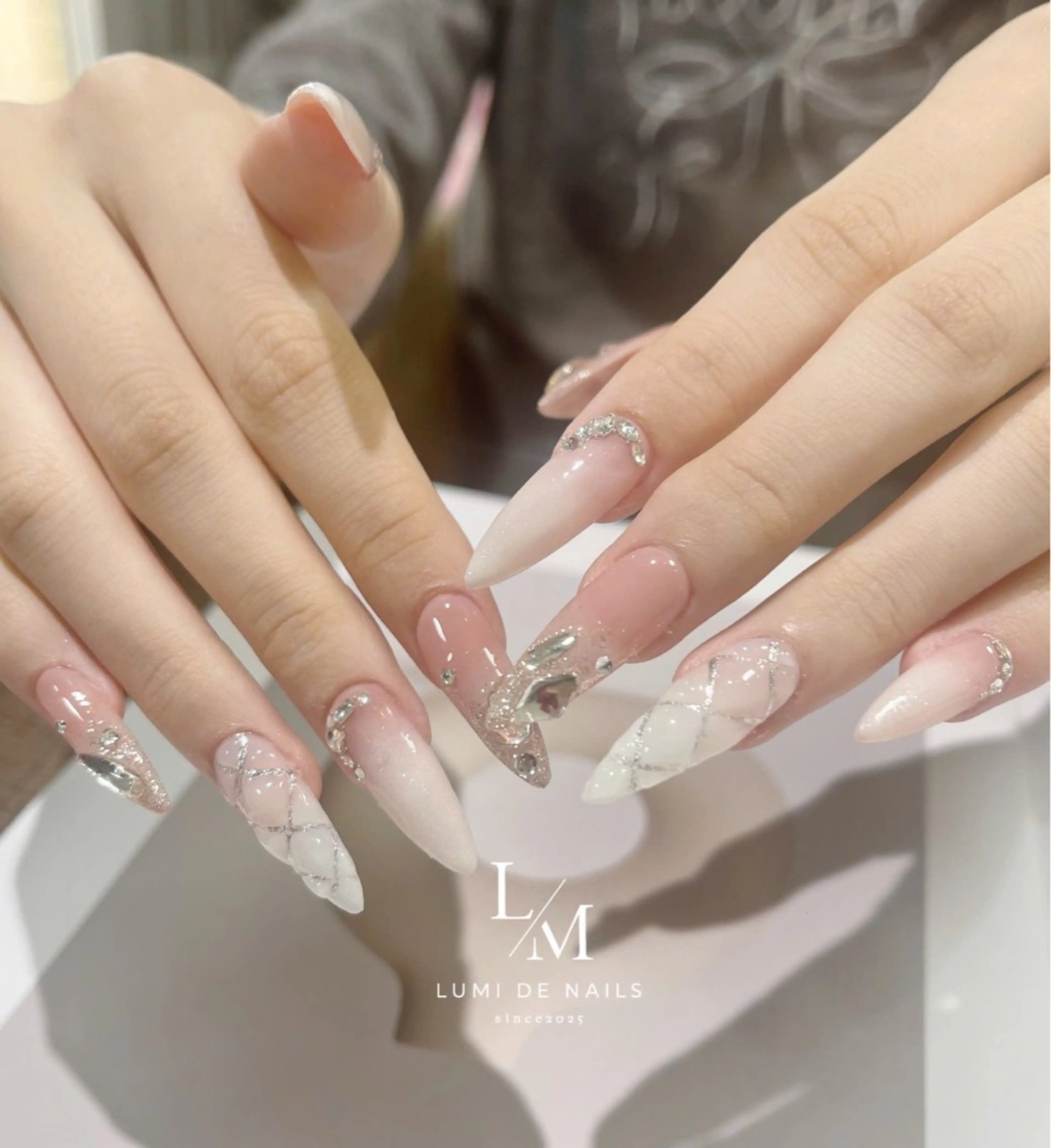 ネイル グラデーション ラメ(グリッター) マグネットネイル ミラーネイル ニュアンスネイル ハンドネイル Lumi de nailsのネイルデザイン